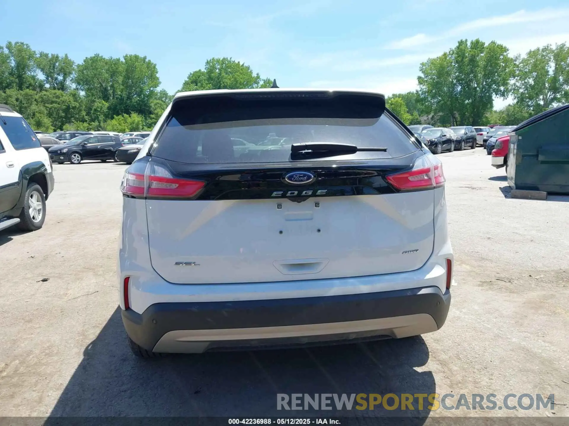 16 Photograph of a damaged car 2FMPK4J94RBA99457 FORD EDGE 2024