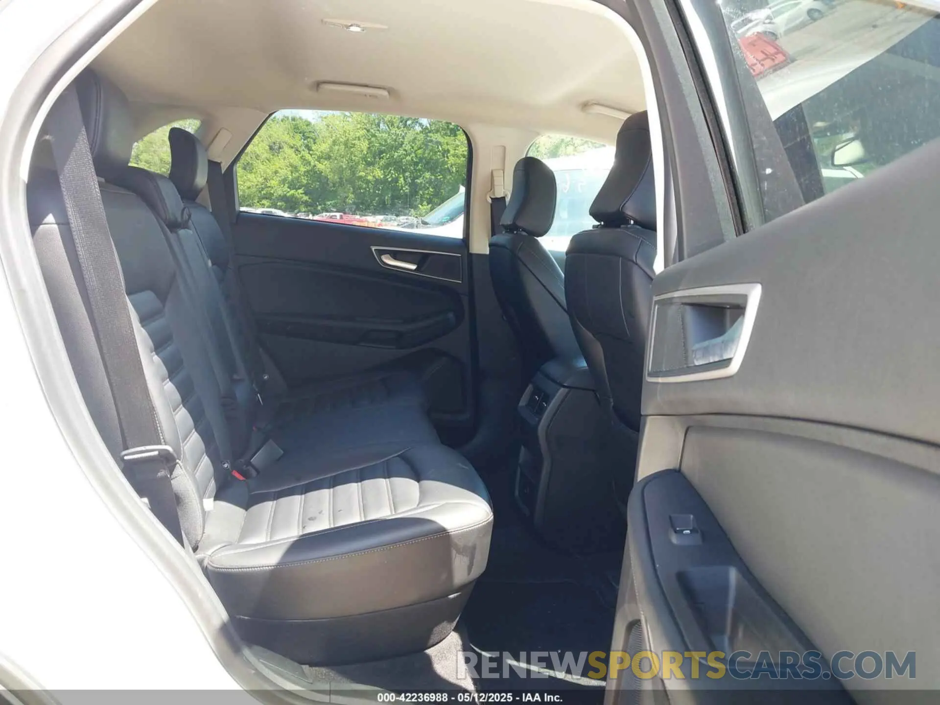 8 Photograph of a damaged car 2FMPK4J94RBA99457 FORD EDGE 2024