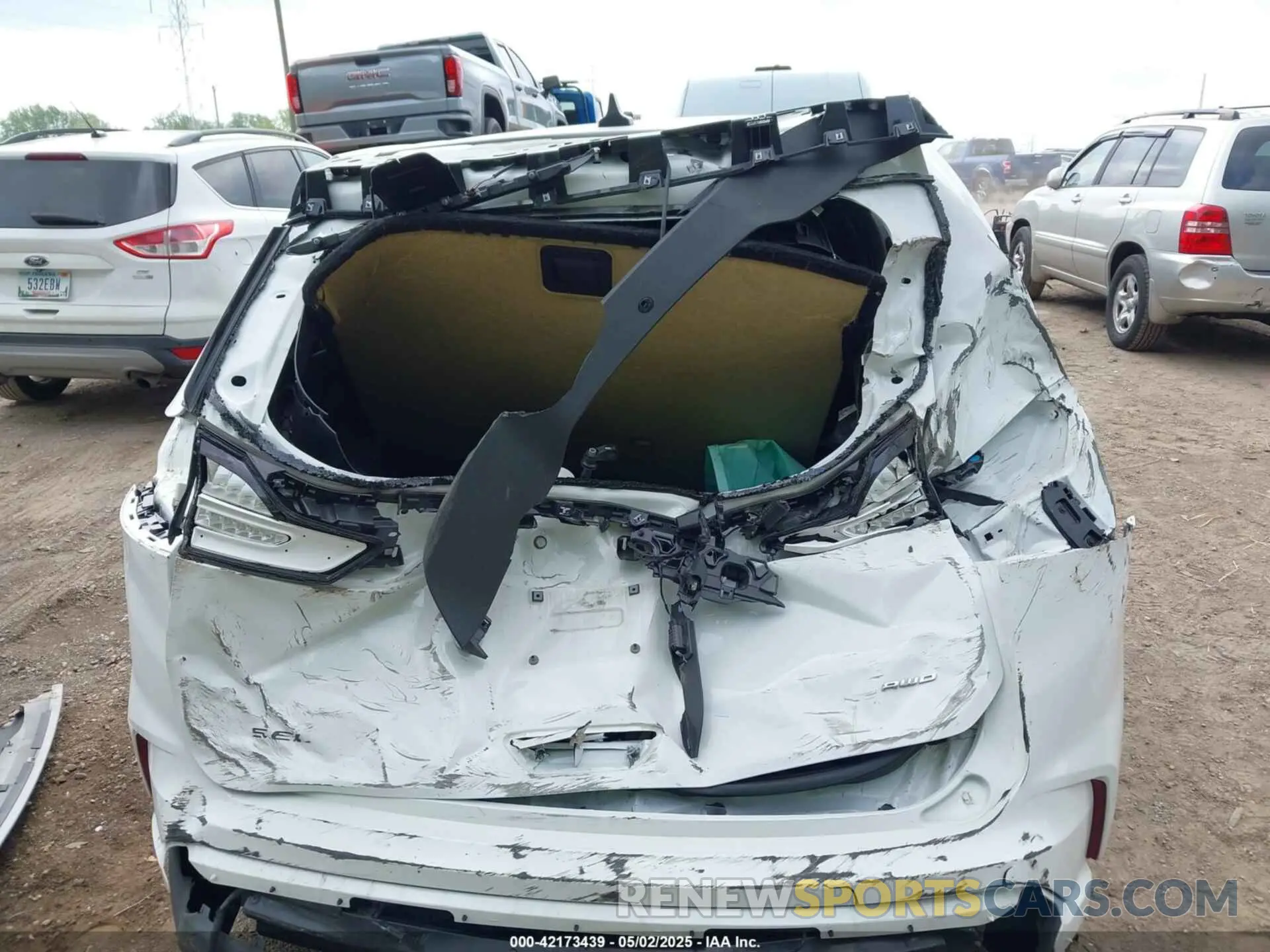 19 Photograph of a damaged car 2FMPK4J94RBA99667 FORD EDGE 2024
