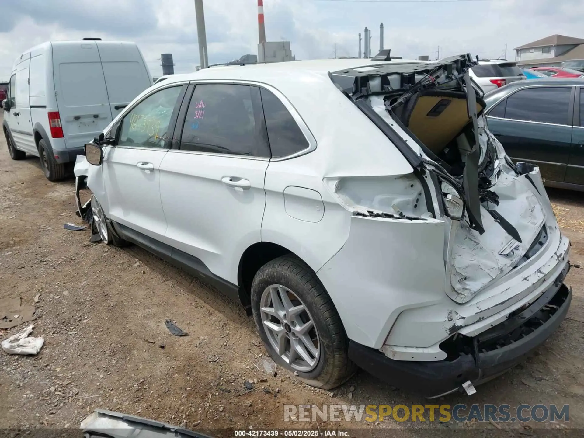 3 Photograph of a damaged car 2FMPK4J94RBA99667 FORD EDGE 2024