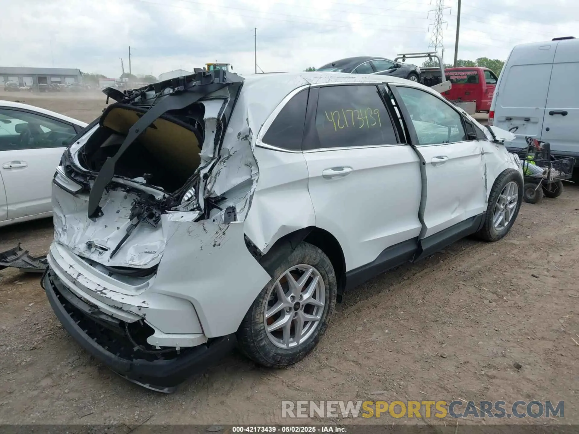 4 Photograph of a damaged car 2FMPK4J94RBA99667 FORD EDGE 2024