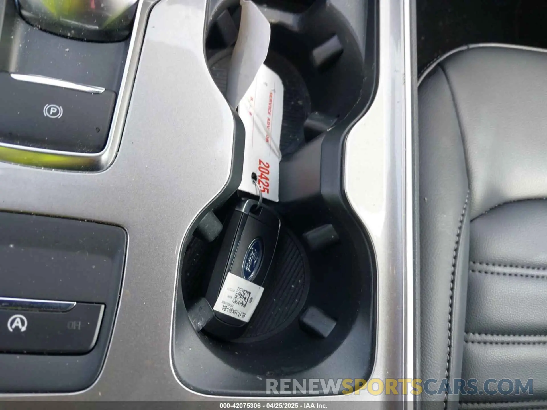 11 Photograph of a damaged car 2FMPK4J94RBB10960 FORD EDGE 2024