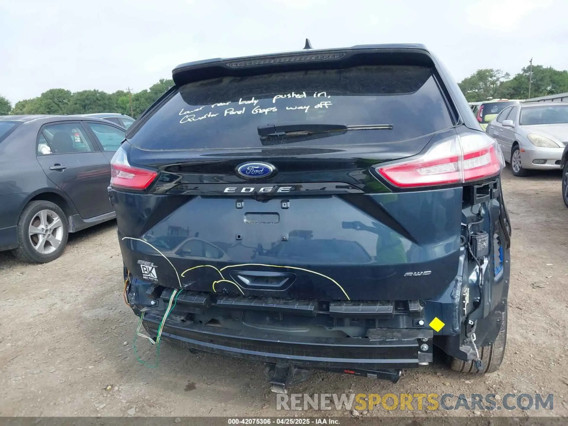 17 Photograph of a damaged car 2FMPK4J94RBB10960 FORD EDGE 2024