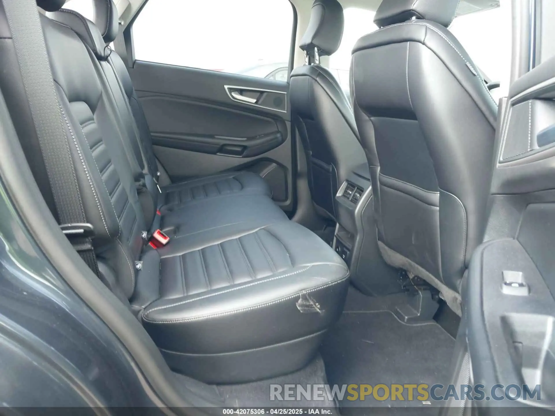 8 Photograph of a damaged car 2FMPK4J94RBB10960 FORD EDGE 2024