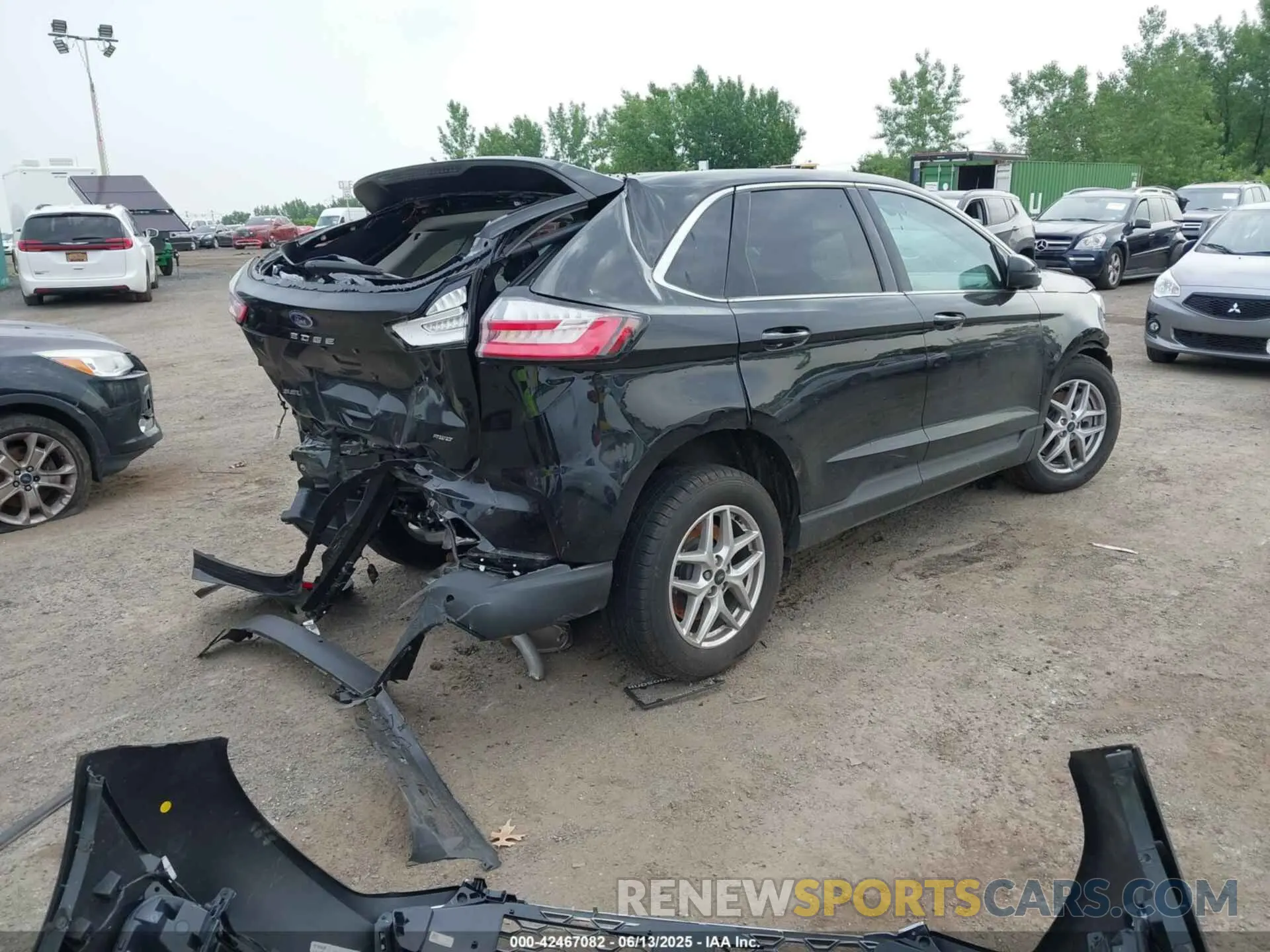 4 Photograph of a damaged car 2FMPK4J95RBA06221 FORD EDGE 2024