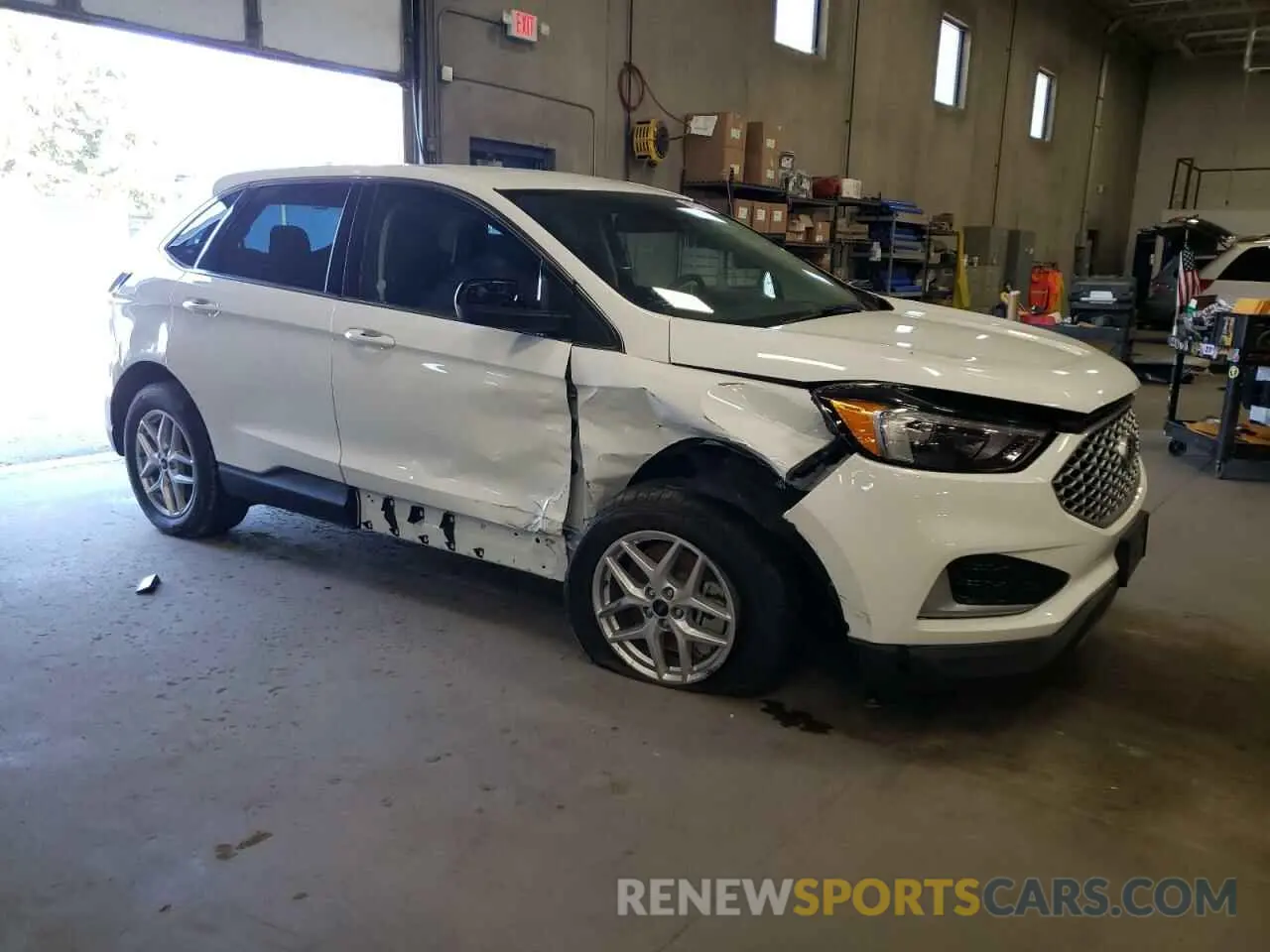 4 Photograph of a damaged car 2FMPK4J95RBA76768 FORD EDGE 2024