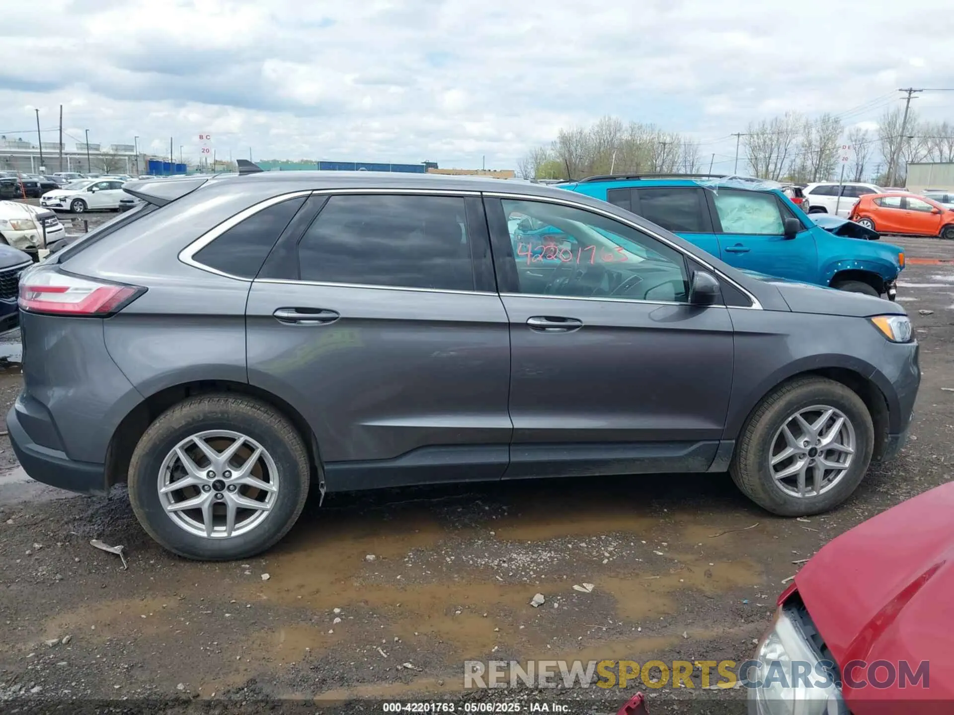 13 Photograph of a damaged car 2FMPK4J95RBA98916 FORD EDGE 2024