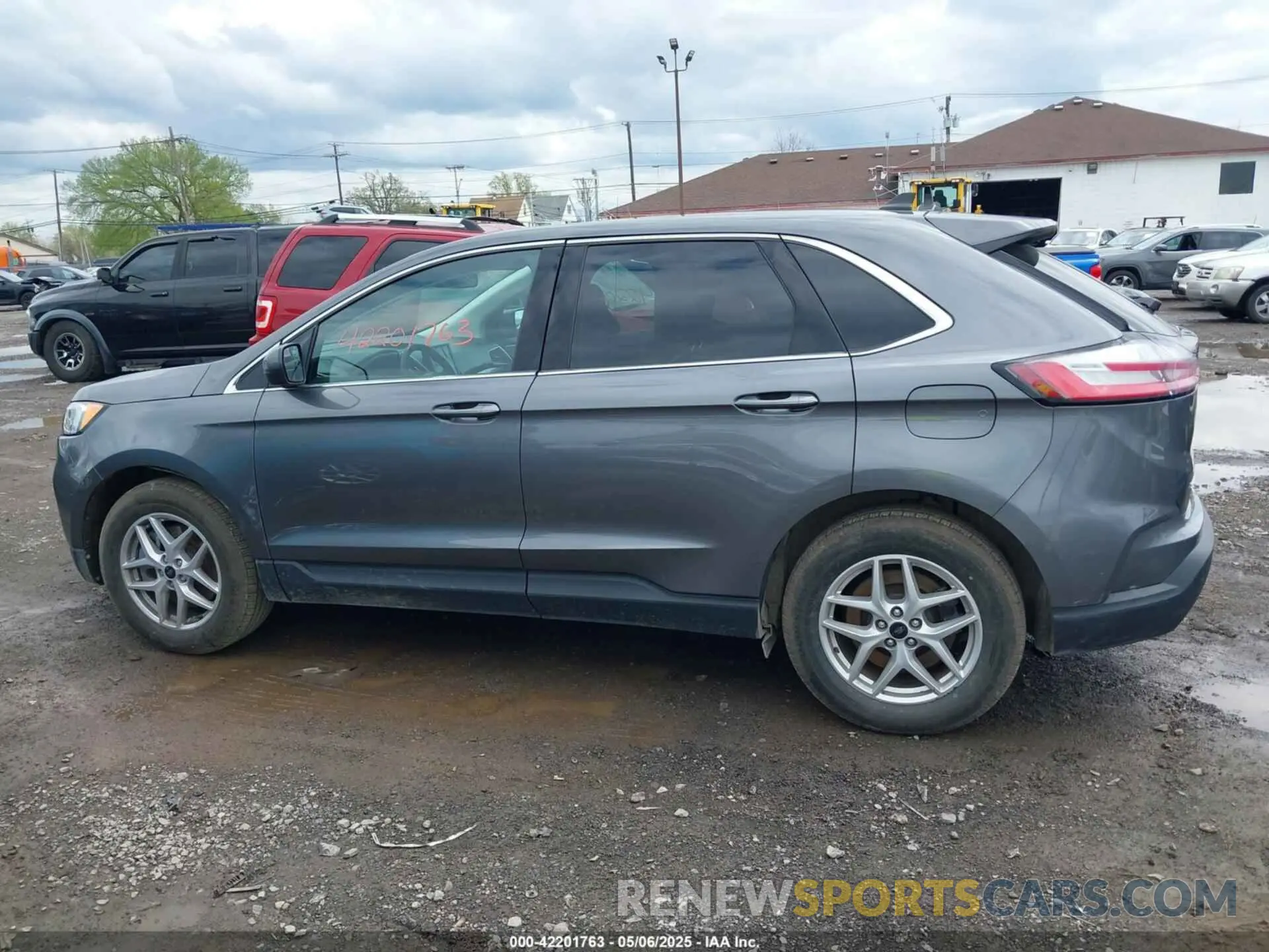 14 Photograph of a damaged car 2FMPK4J95RBA98916 FORD EDGE 2024