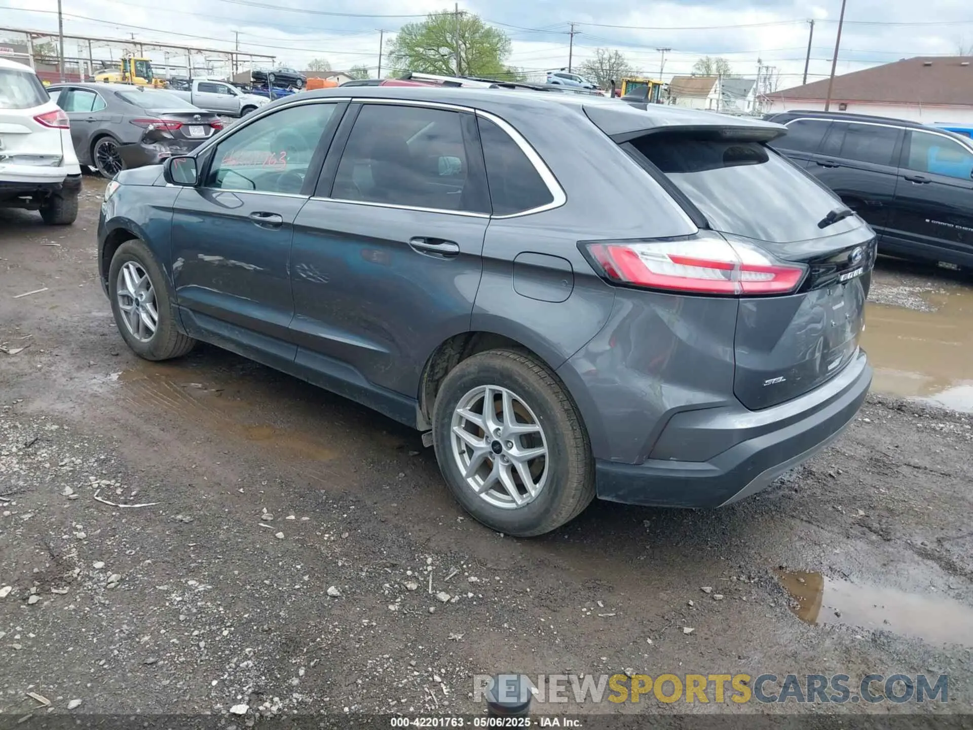 3 Photograph of a damaged car 2FMPK4J95RBA98916 FORD EDGE 2024