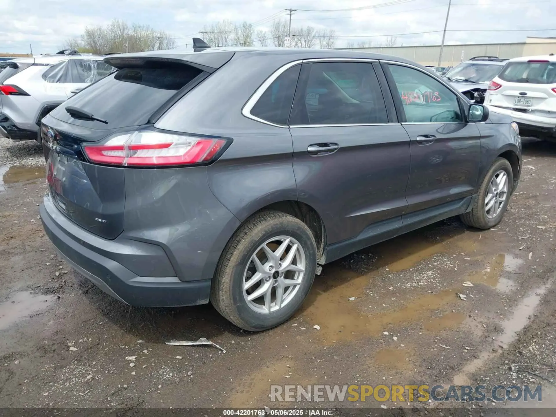 4 Photograph of a damaged car 2FMPK4J95RBA98916 FORD EDGE 2024