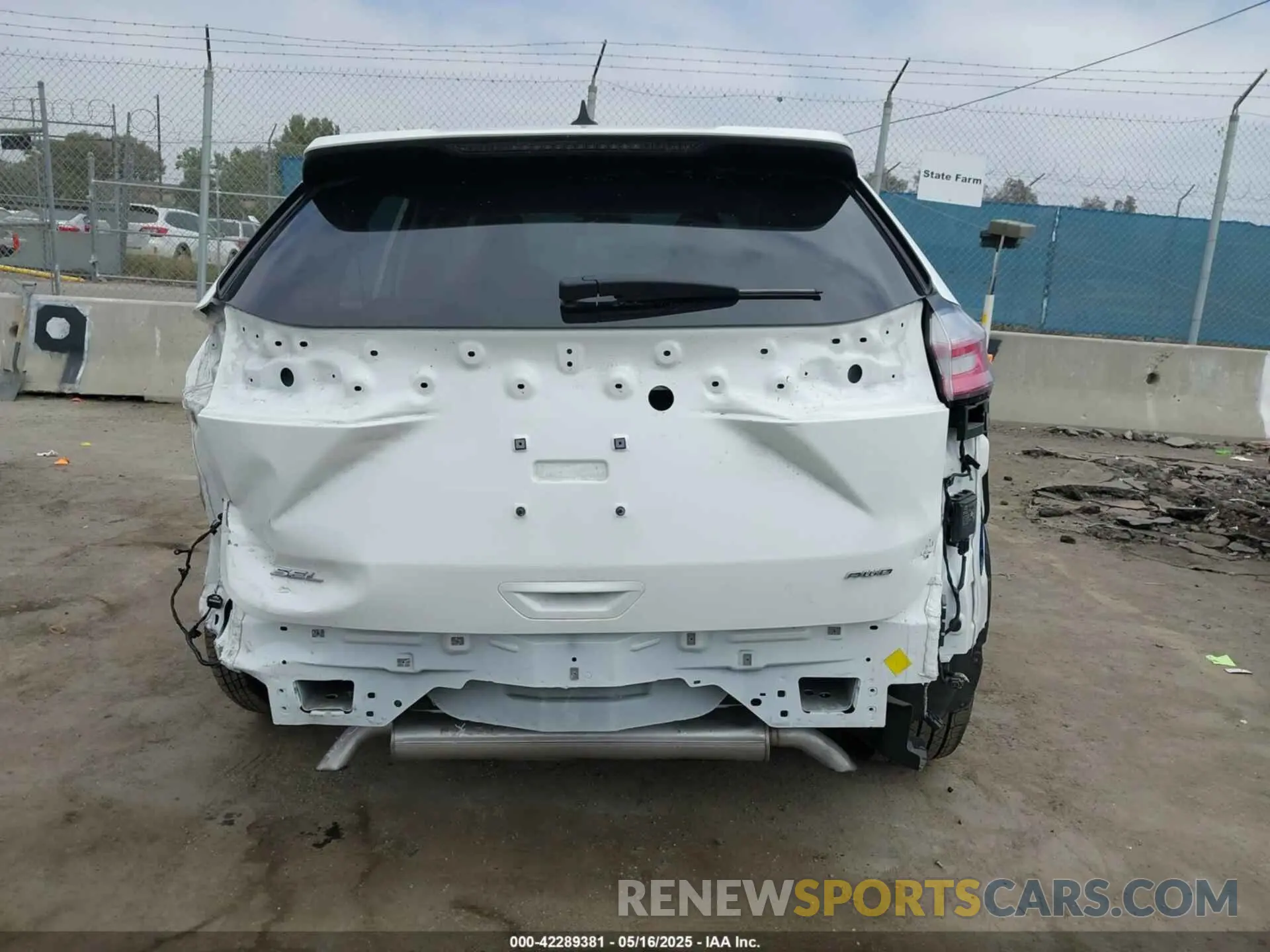 17 Photograph of a damaged car 2FMPK4J96RBA40118 FORD EDGE 2024