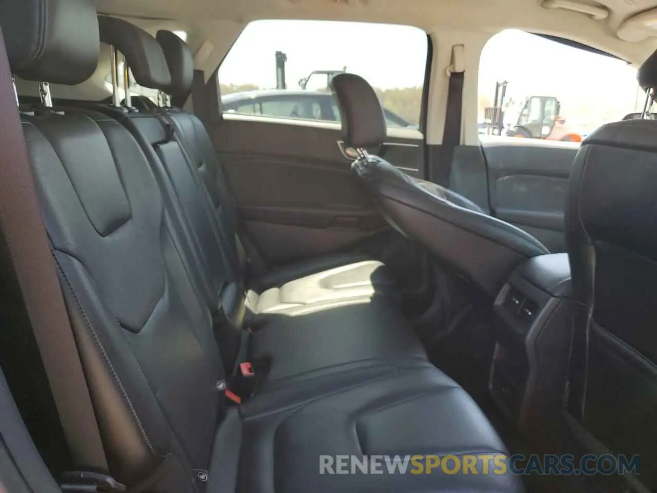 11 Photograph of a damaged car 2FMPK4J97RBA70938 FORD EDGE 2024