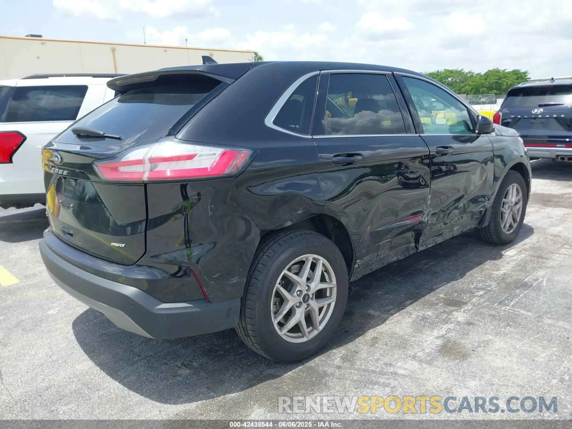 4 Photograph of a damaged car 2FMPK4J97RBA94298 FORD EDGE 2024