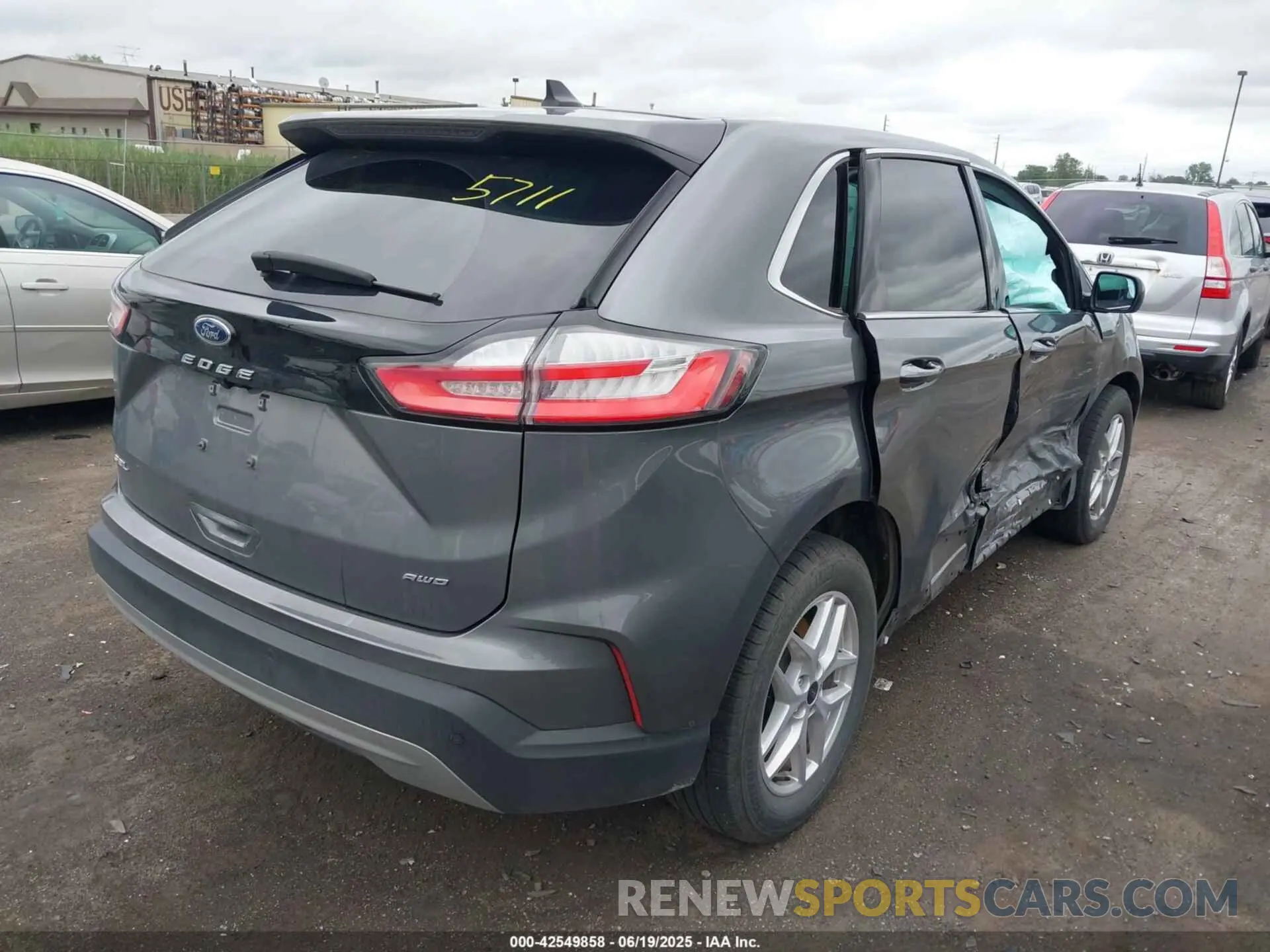 4 Photograph of a damaged car 2FMPK4J99RBA65711 FORD EDGE 2024