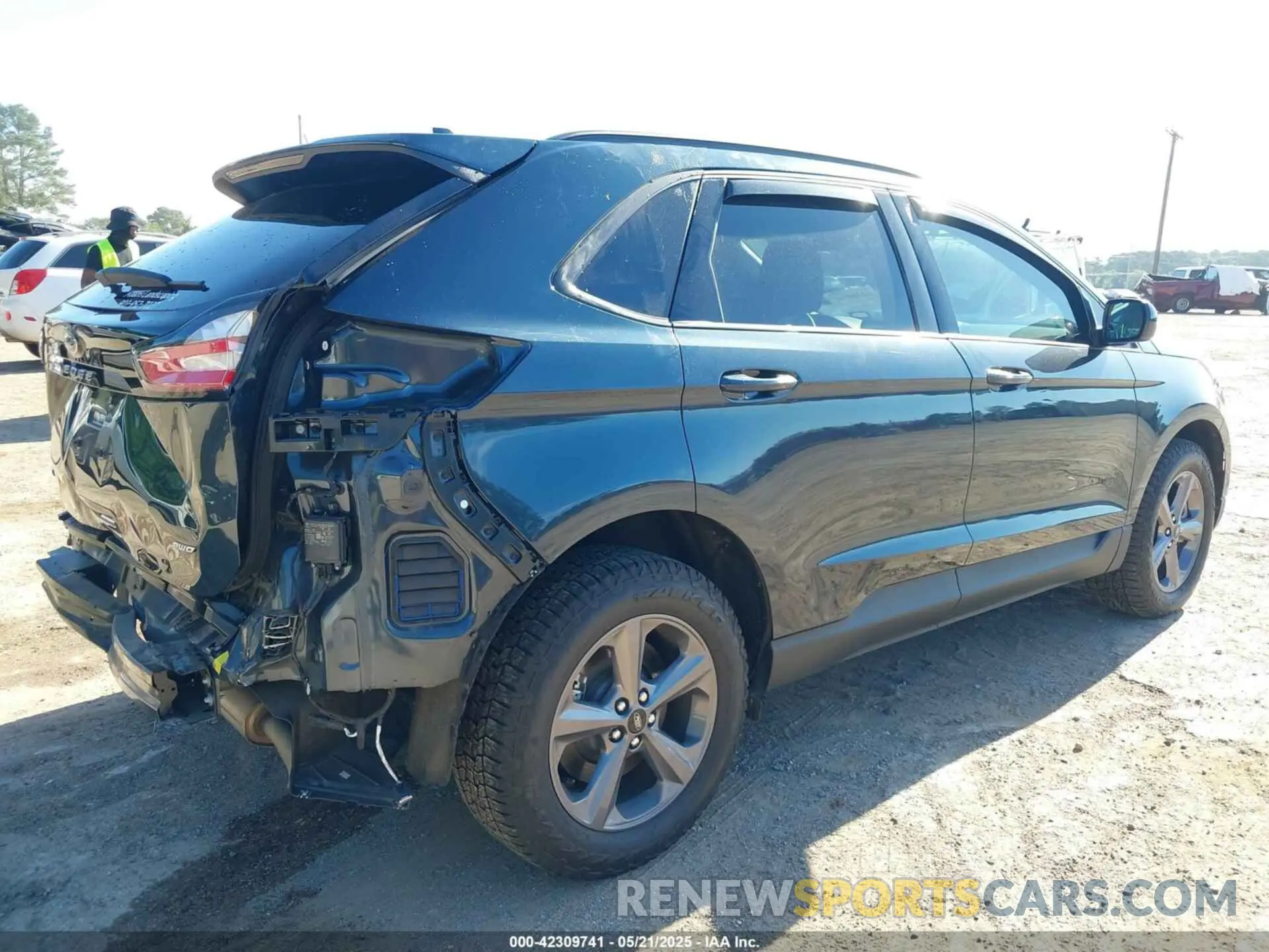4 Photograph of a damaged car 2FMPK4J9XRBA33009 FORD EDGE 2024