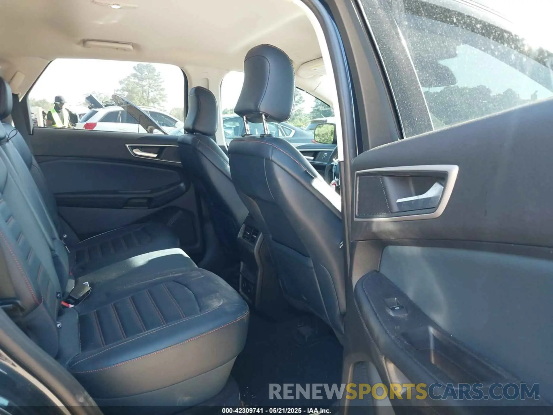 8 Photograph of a damaged car 2FMPK4J9XRBA33009 FORD EDGE 2024