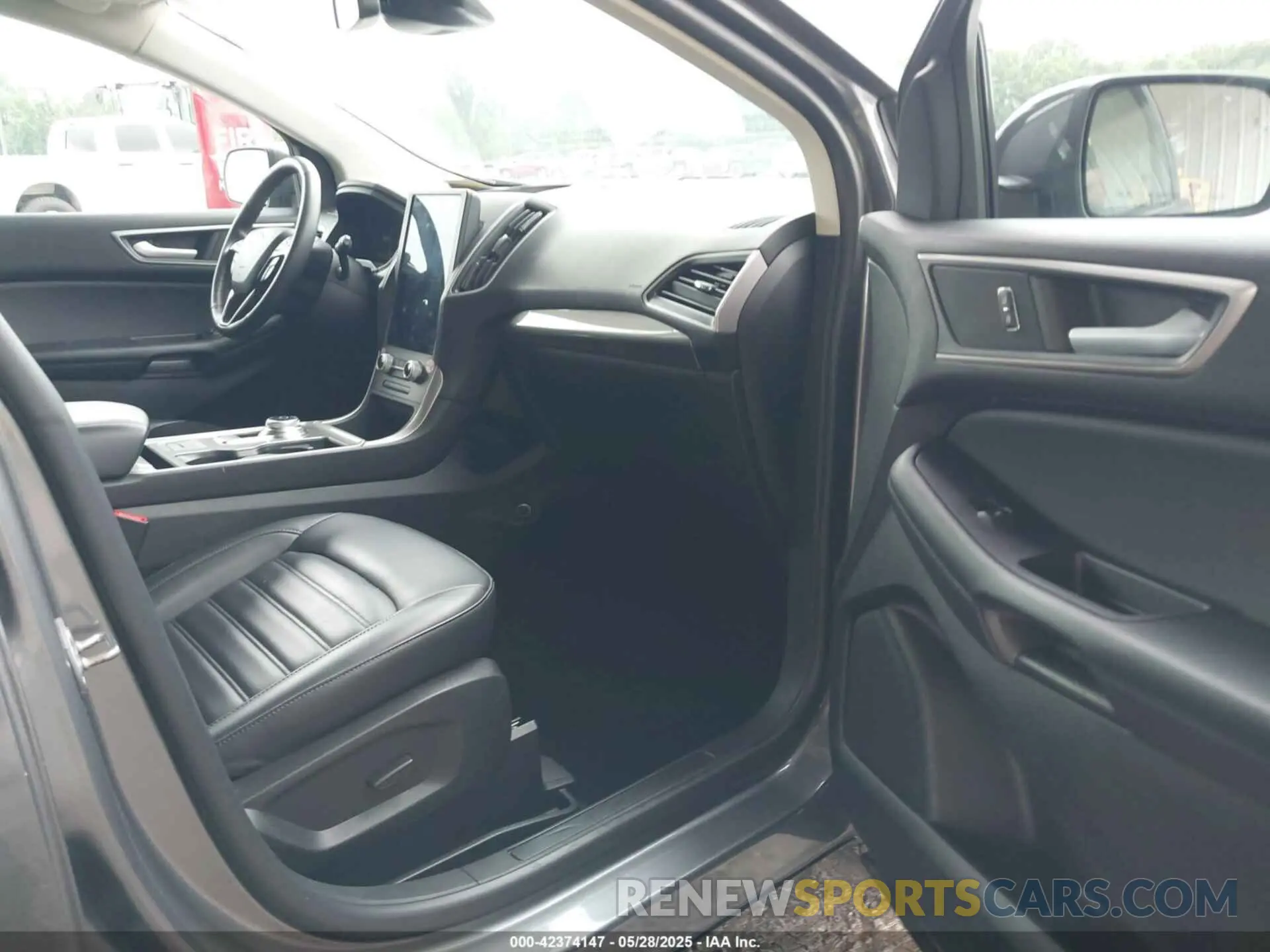 5 Photograph of a damaged car 2FMPK4J9XRBA49985 FORD EDGE 2024