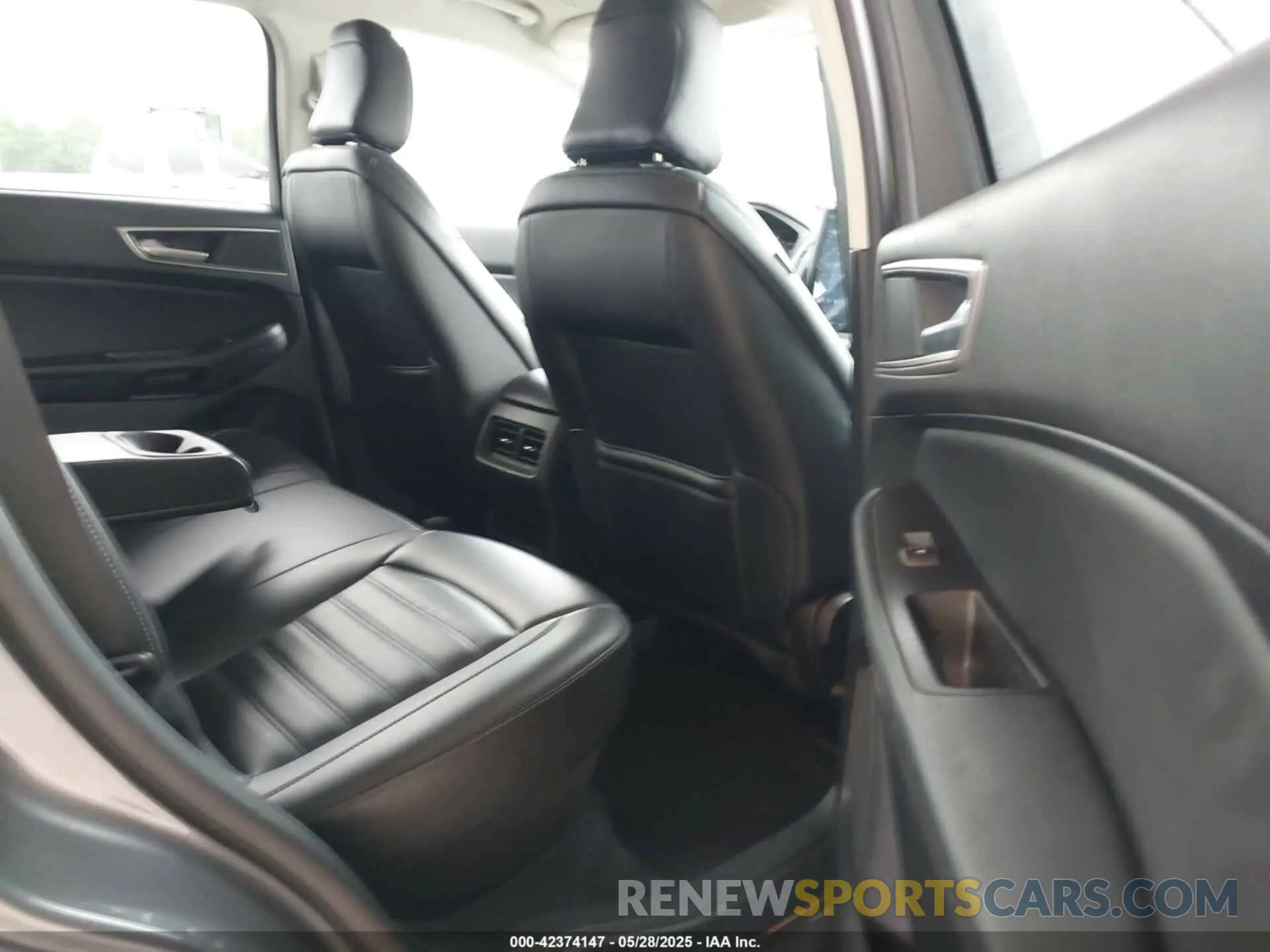 8 Photograph of a damaged car 2FMPK4J9XRBA49985 FORD EDGE 2024
