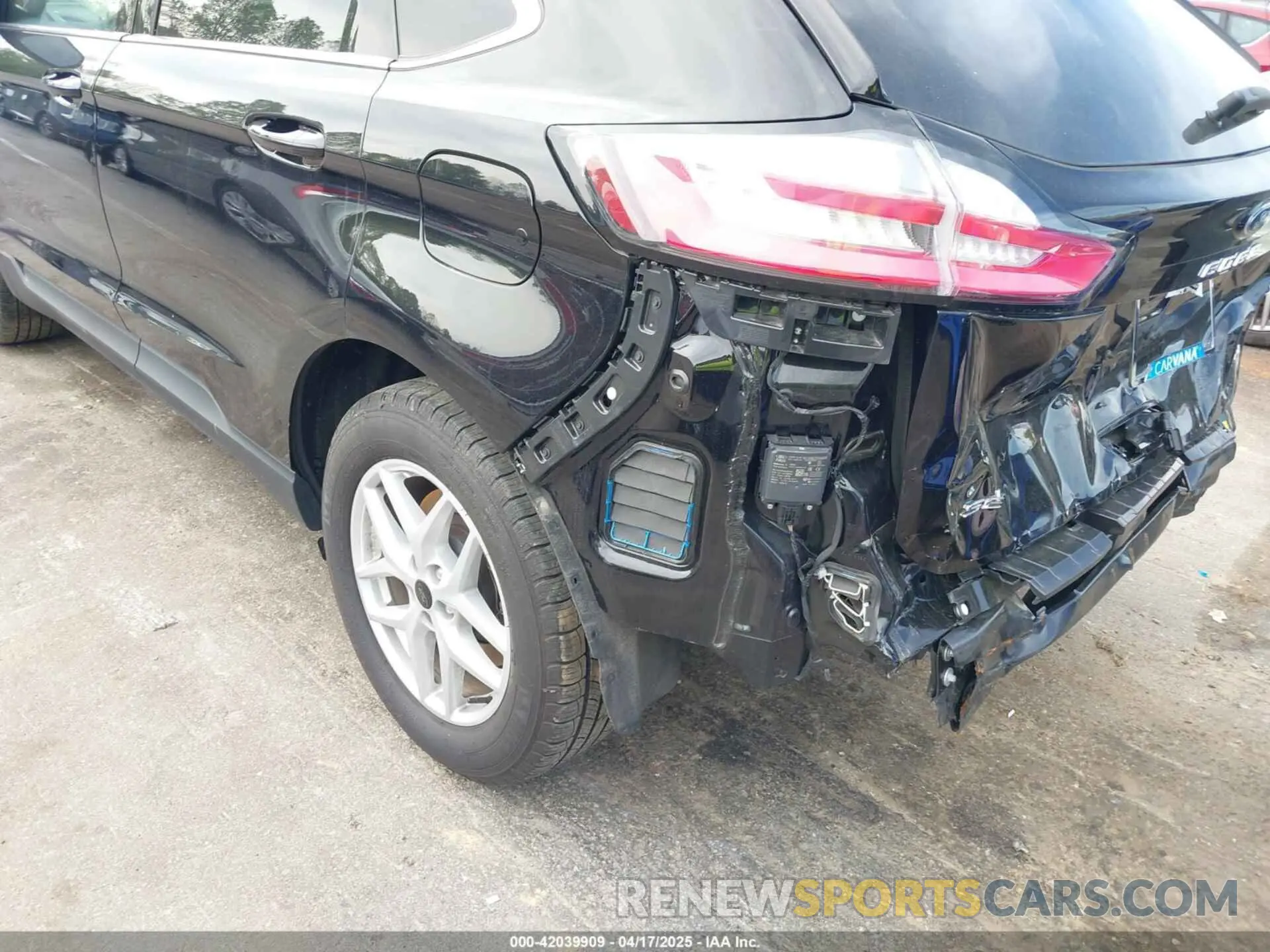 17 Photograph of a damaged car 2FMPK4J9XRBA70500 FORD EDGE 2024