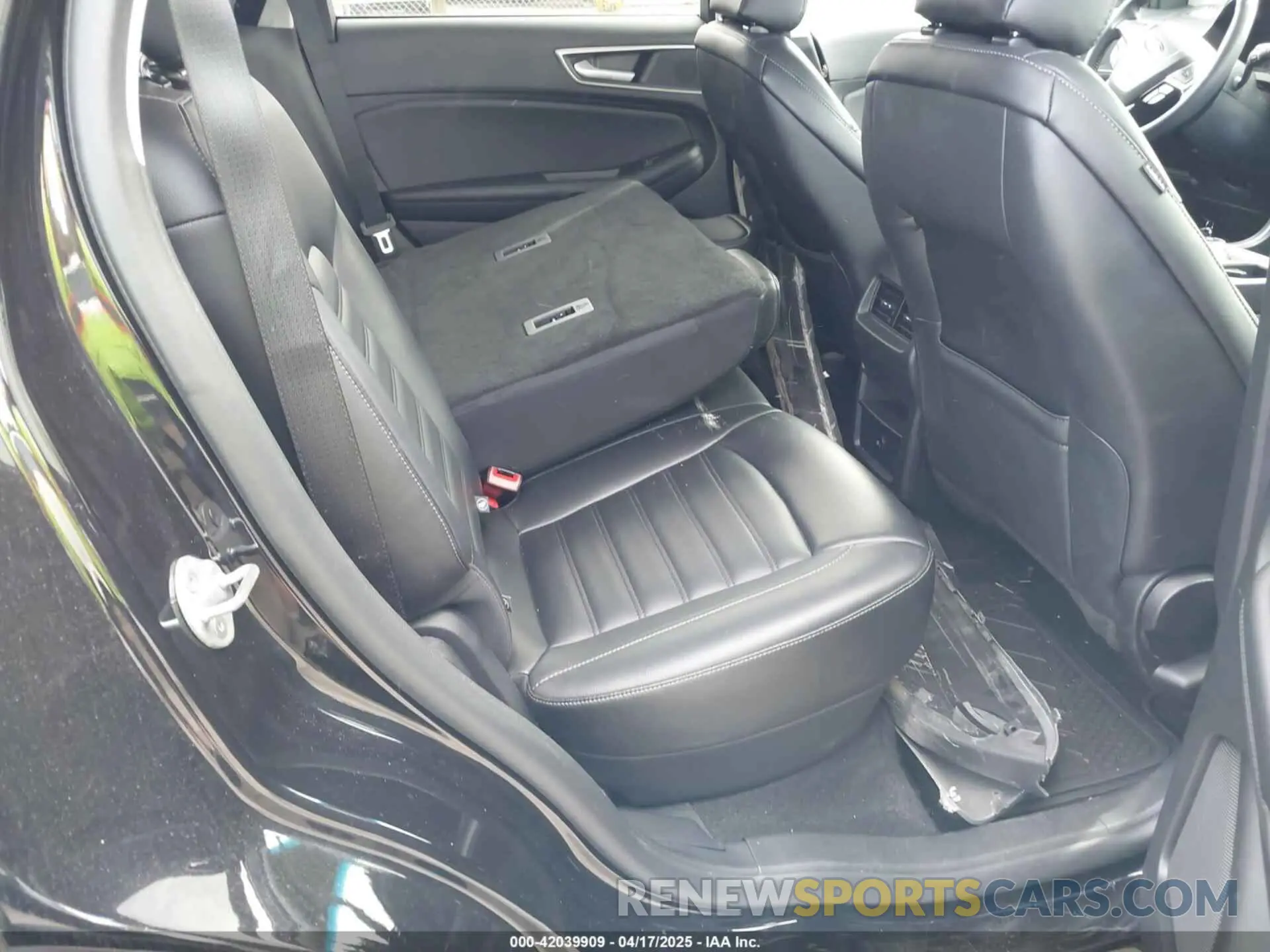 8 Photograph of a damaged car 2FMPK4J9XRBA70500 FORD EDGE 2024