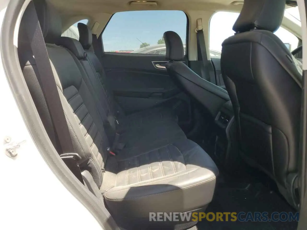 11 Photograph of a damaged car 2FMPK4J9XRBB06458 FORD EDGE 2024