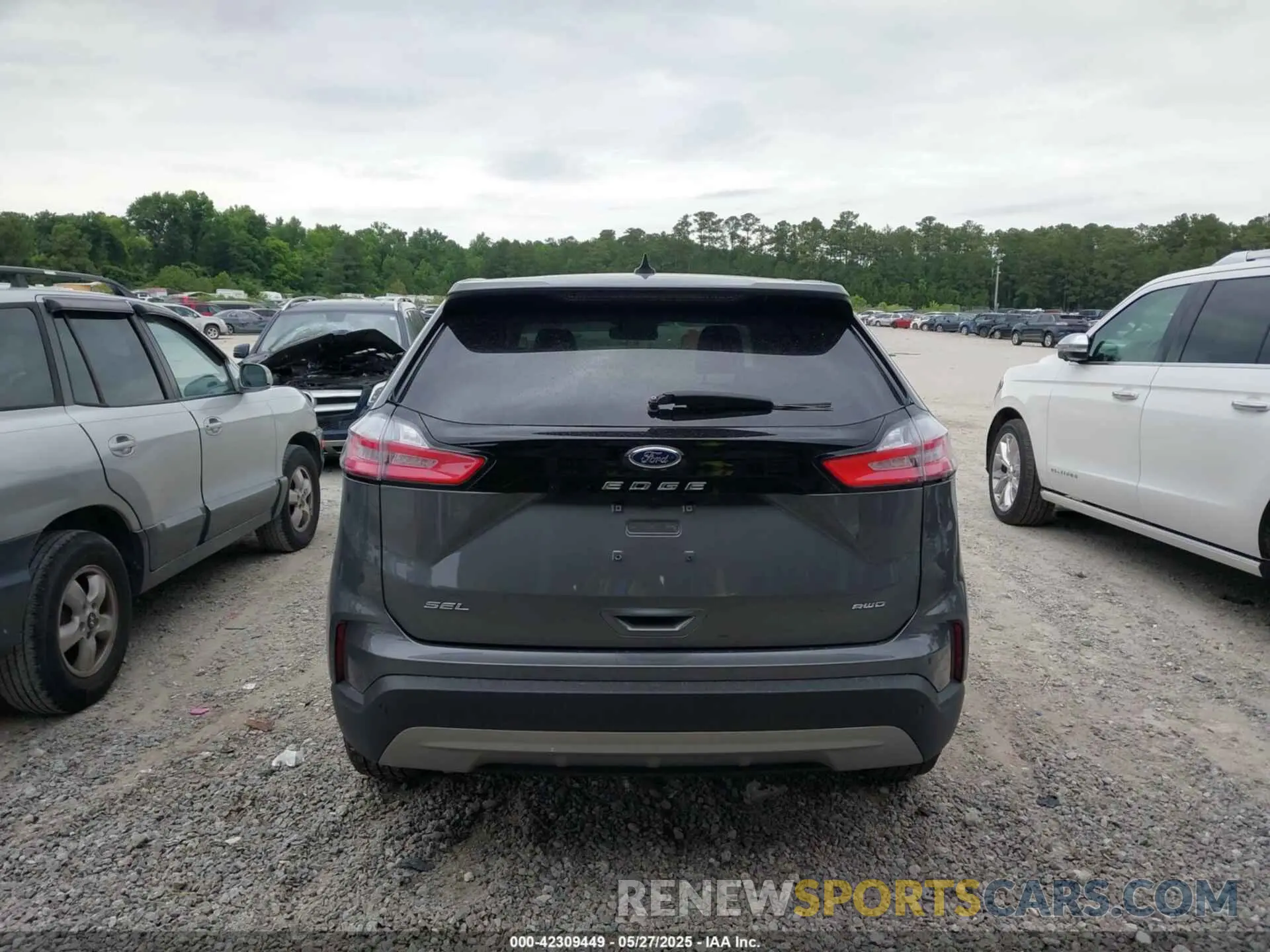 16 Photograph of a damaged car 2FMPK4J9XRBB14513 FORD EDGE 2024