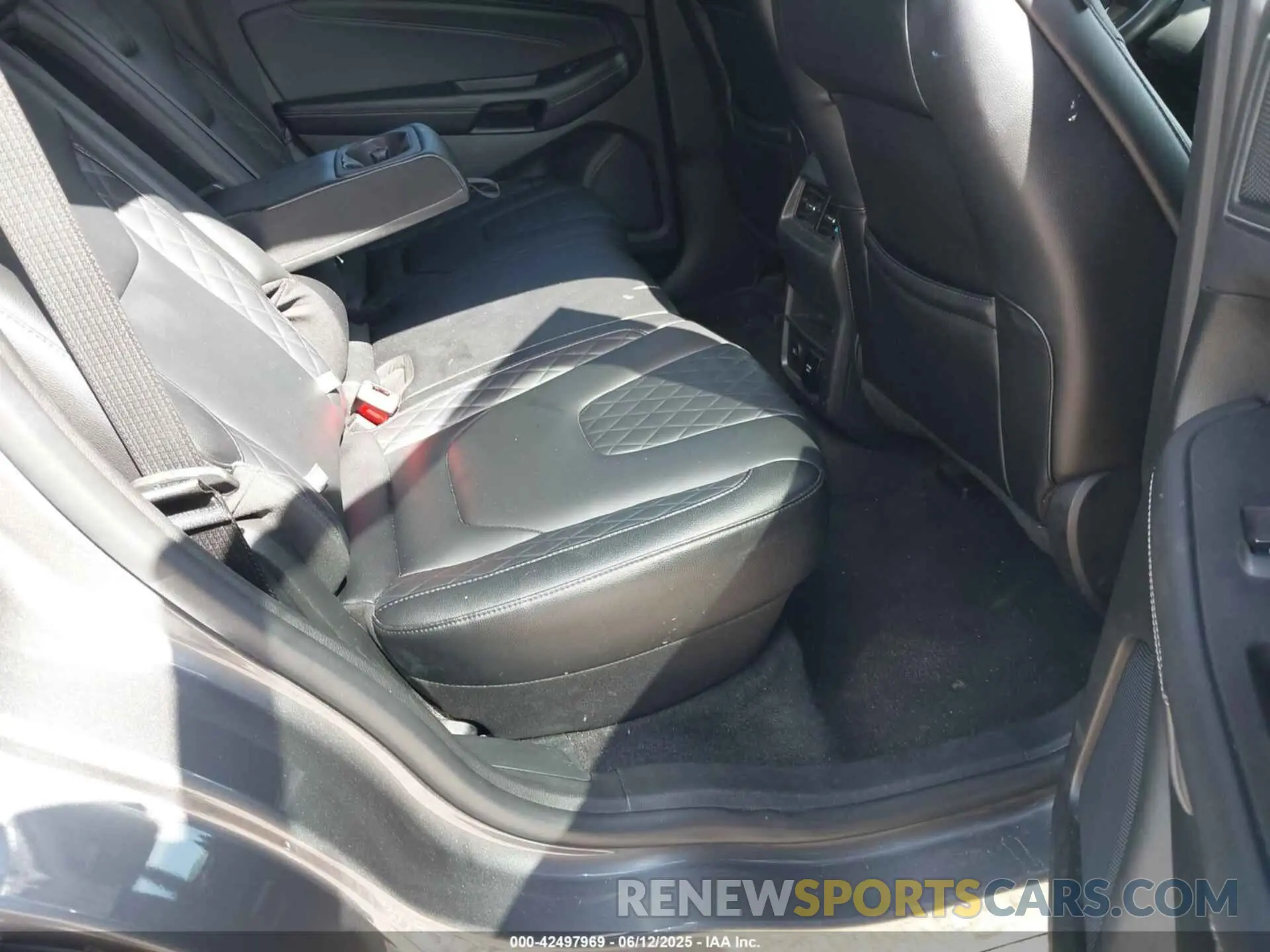 8 Photograph of a damaged car 2FMPK4K92RBA51373 FORD EDGE 2024
