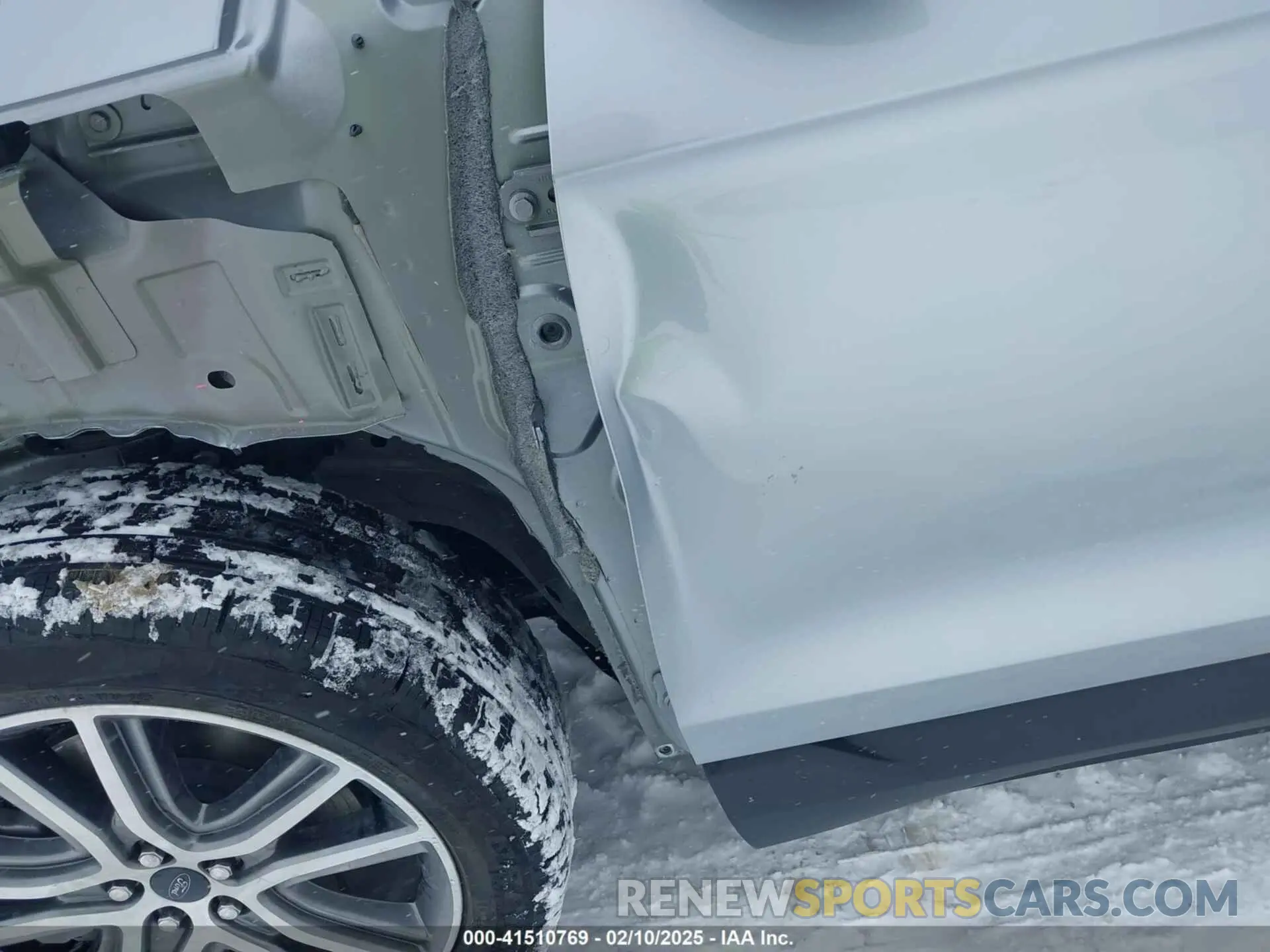 19 Photograph of a damaged car 2FMPK4K95RBA83833 FORD EDGE 2024