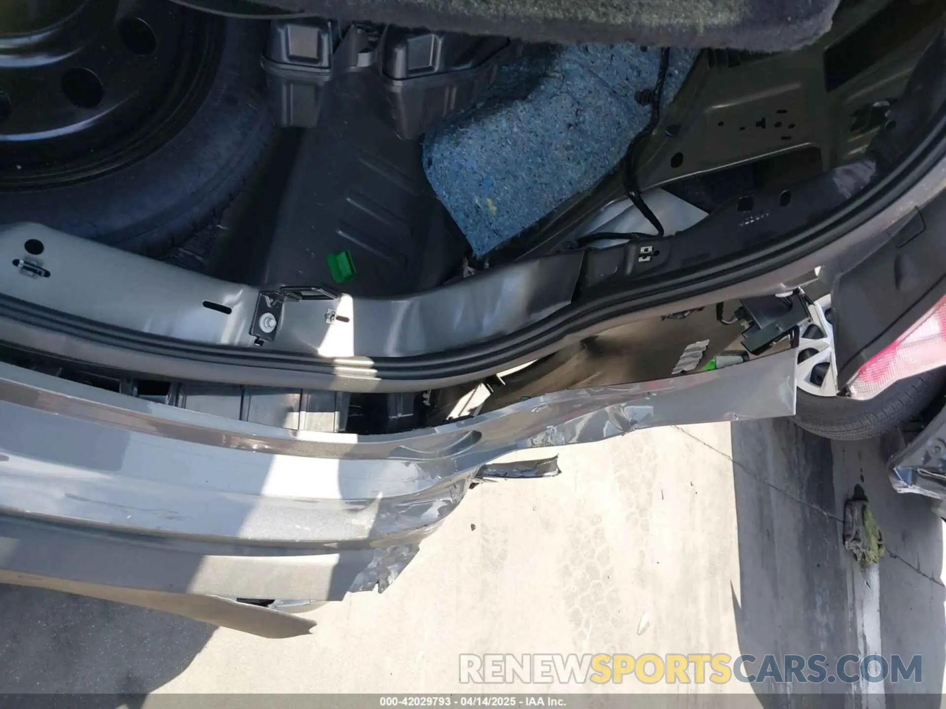 18 Photograph of a damaged car 2FMPK4K98RBB09731 FORD EDGE 2024
