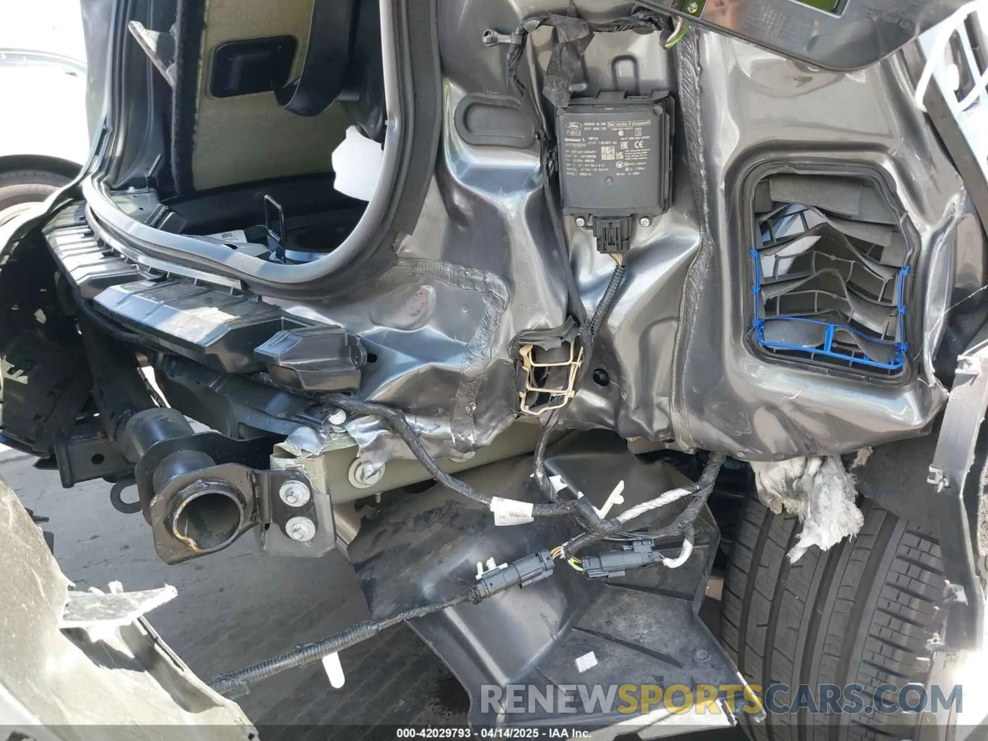 19 Photograph of a damaged car 2FMPK4K98RBB09731 FORD EDGE 2024