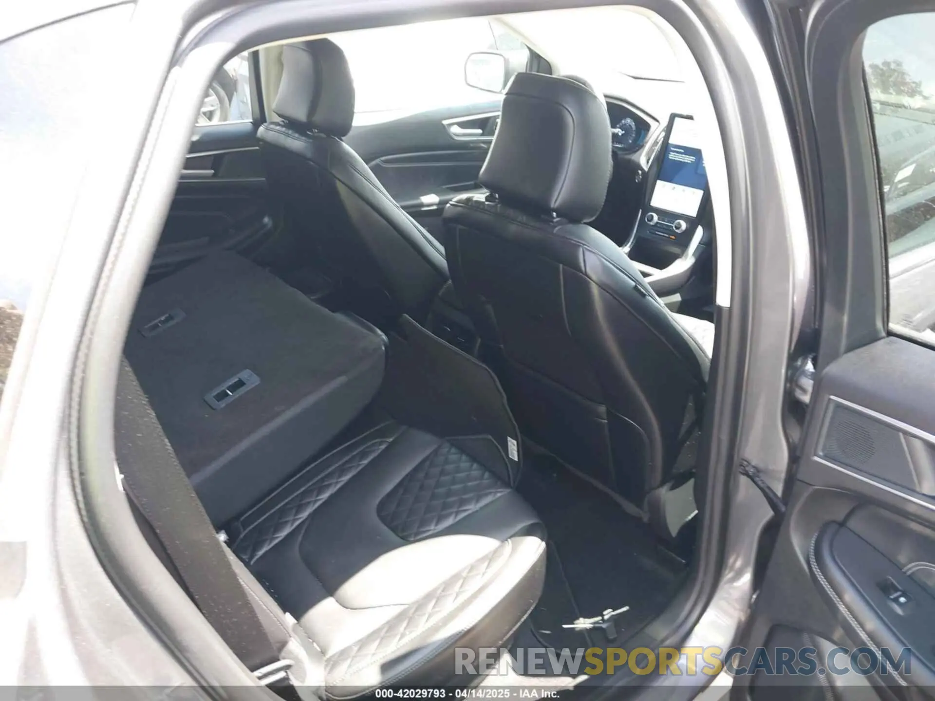8 Photograph of a damaged car 2FMPK4K98RBB09731 FORD EDGE 2024