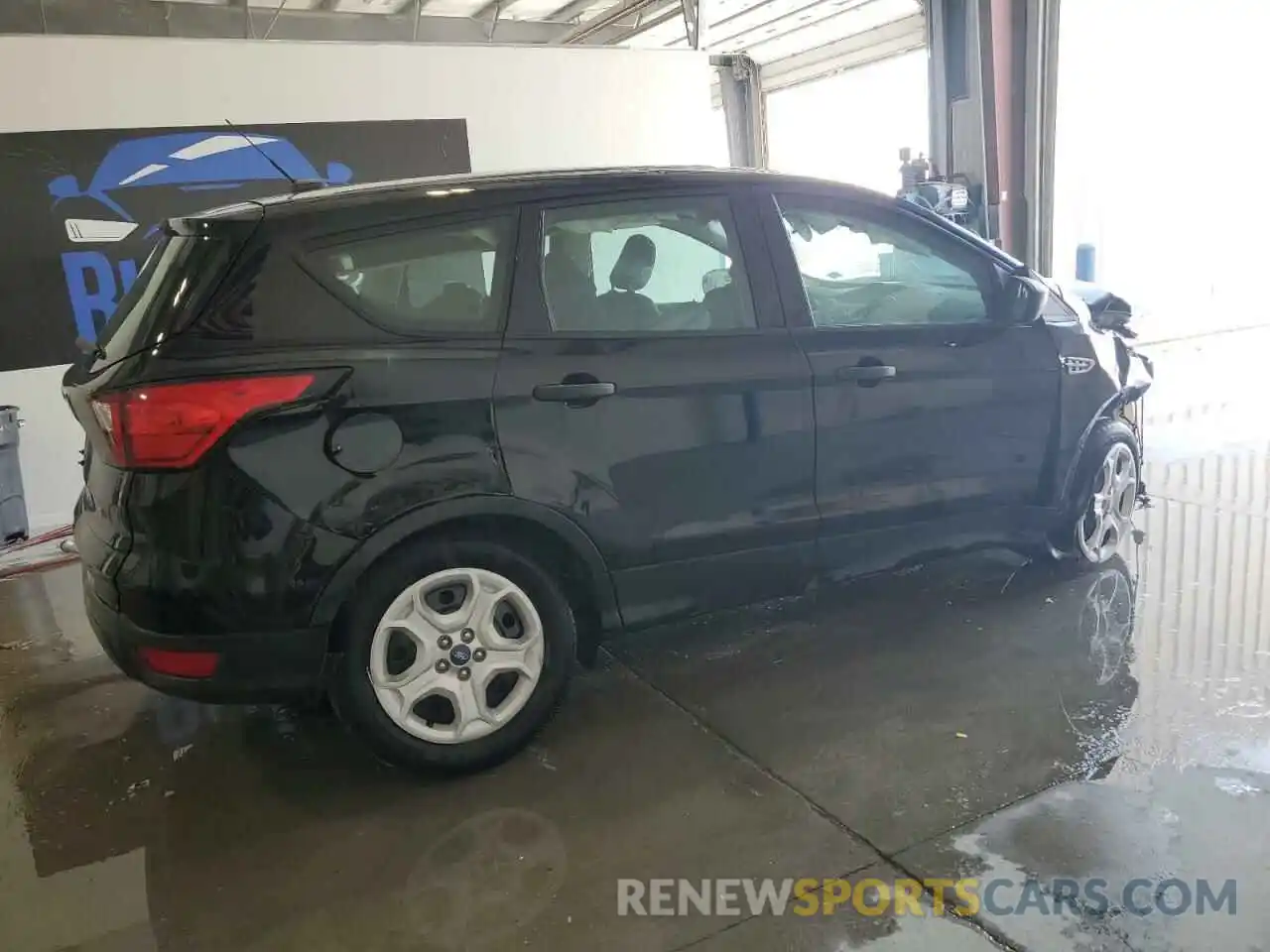 3 Photograph of a damaged car 1FMCU0F70KUB02749 FORD ESCAPE 2019