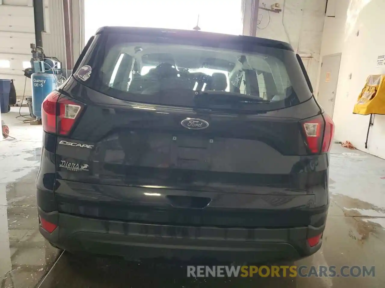 6 Photograph of a damaged car 1FMCU0F70KUB02749 FORD ESCAPE 2019