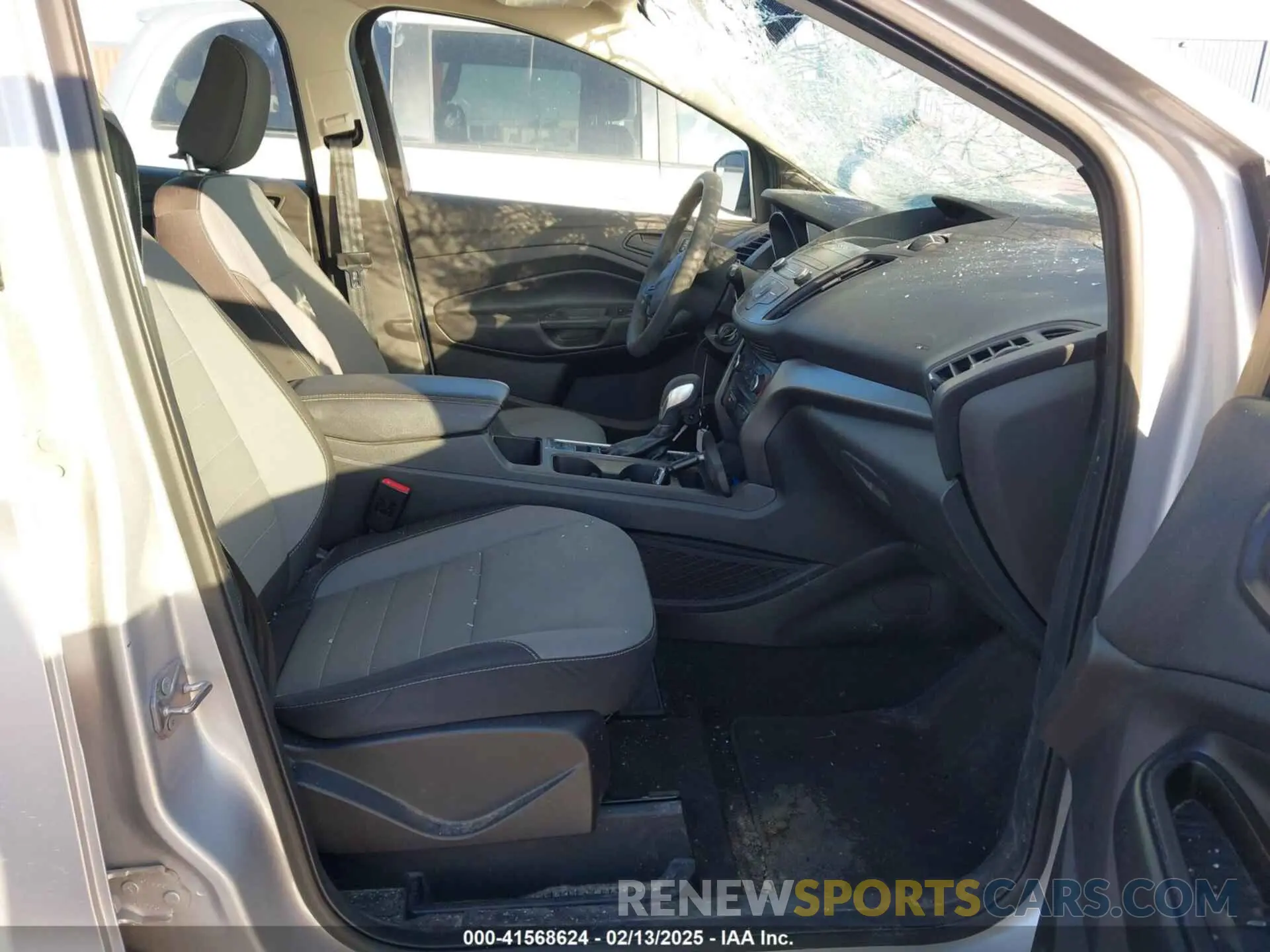 5 Photograph of a damaged car 1FMCU0F70KUB27232 FORD ESCAPE 2019