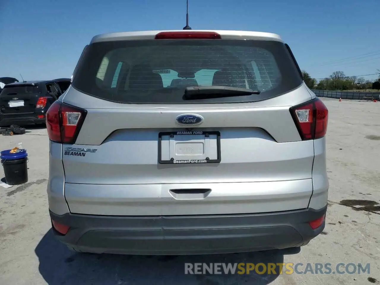 6 Photograph of a damaged car 1FMCU0F70KUB84580 FORD ESCAPE 2019