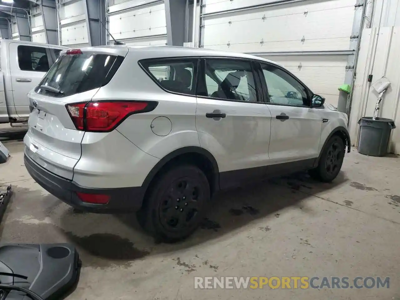 3 Photograph of a damaged car 1FMCU0F70KUC54305 FORD ESCAPE 2019