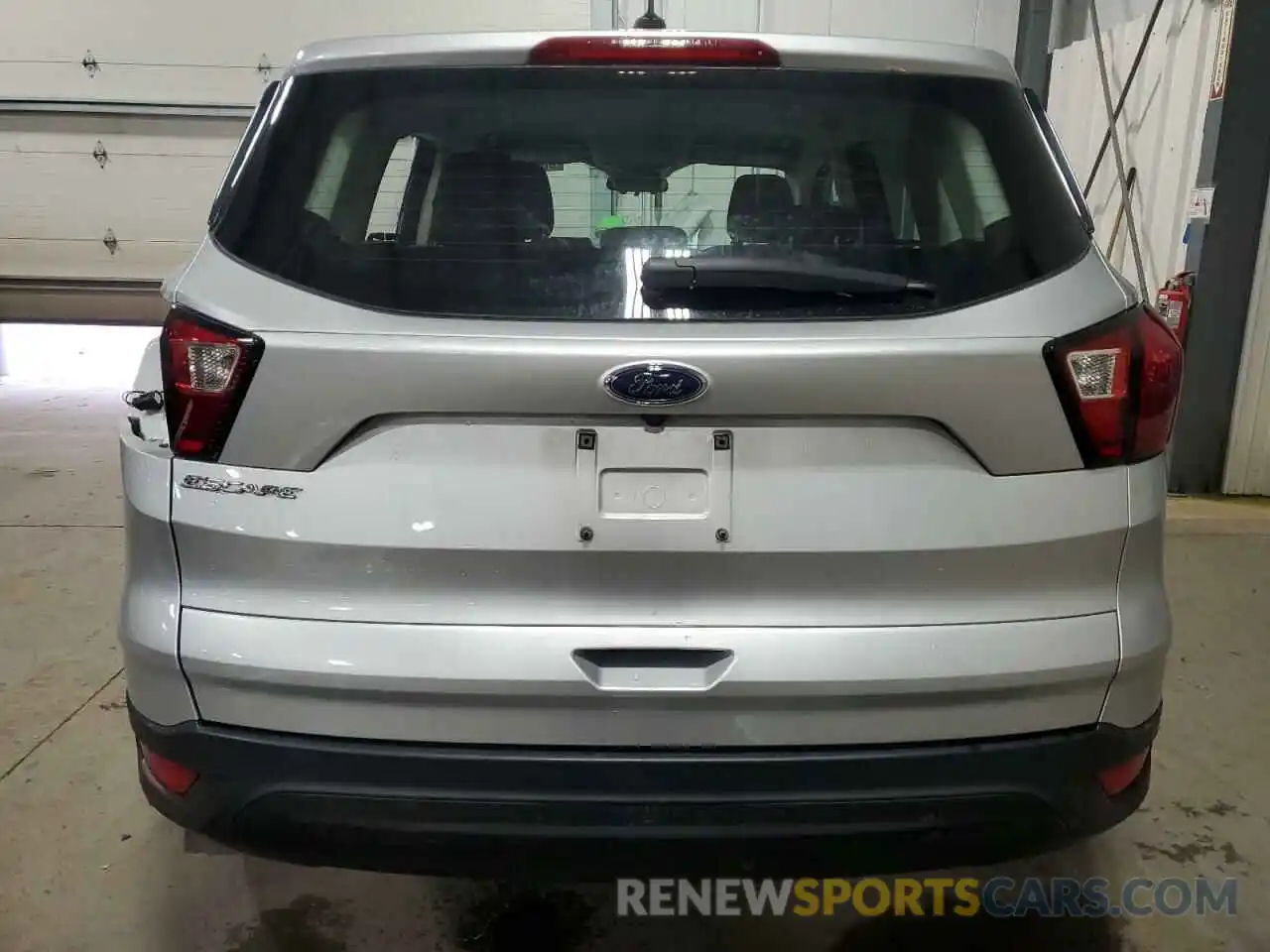 6 Photograph of a damaged car 1FMCU0F70KUC54305 FORD ESCAPE 2019