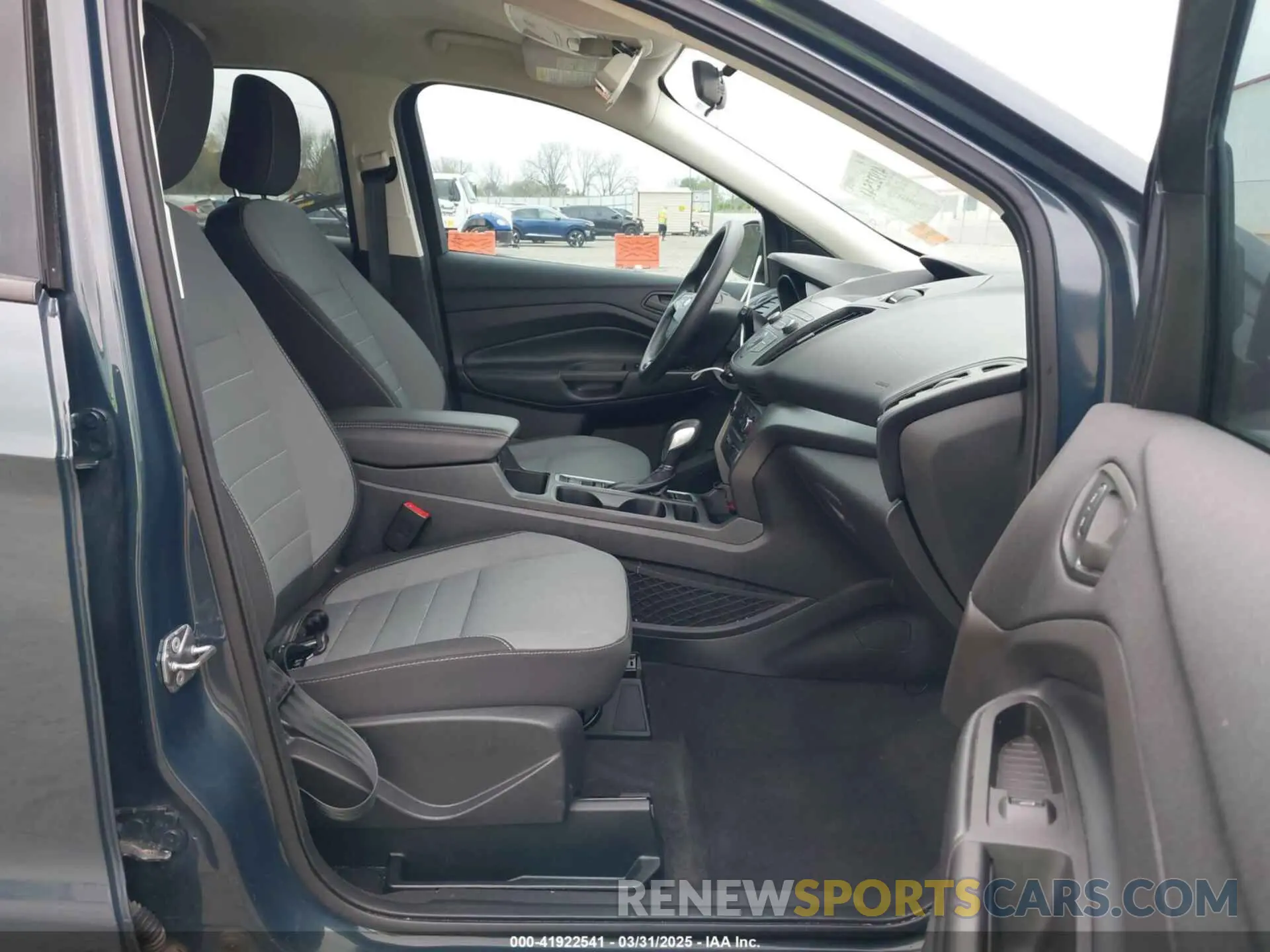 5 Photograph of a damaged car 1FMCU0F71KUA12994 FORD ESCAPE 2019