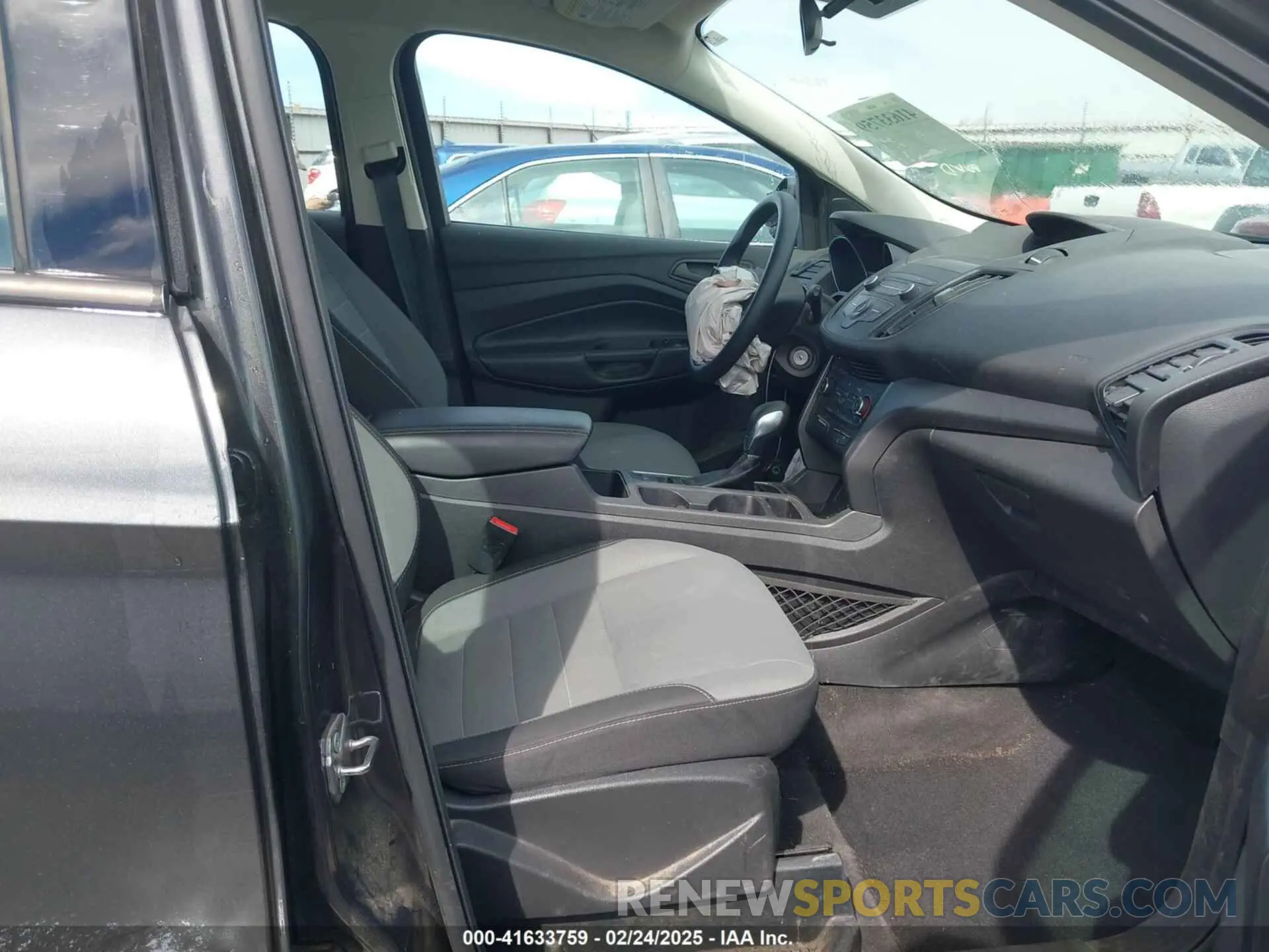 5 Photograph of a damaged car 1FMCU0F71KUA74959 FORD ESCAPE 2019