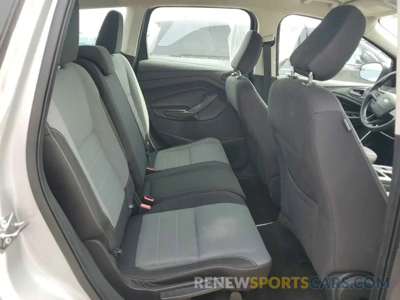 10 Photograph of a damaged car 1FMCU0F72KUA87719 FORD ESCAPE 2019