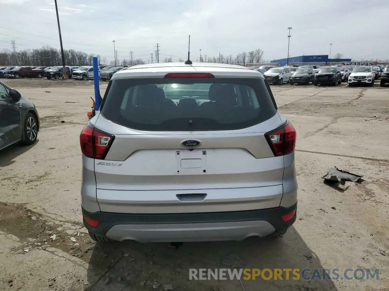 6 Photograph of a damaged car 1FMCU0F72KUA87719 FORD ESCAPE 2019