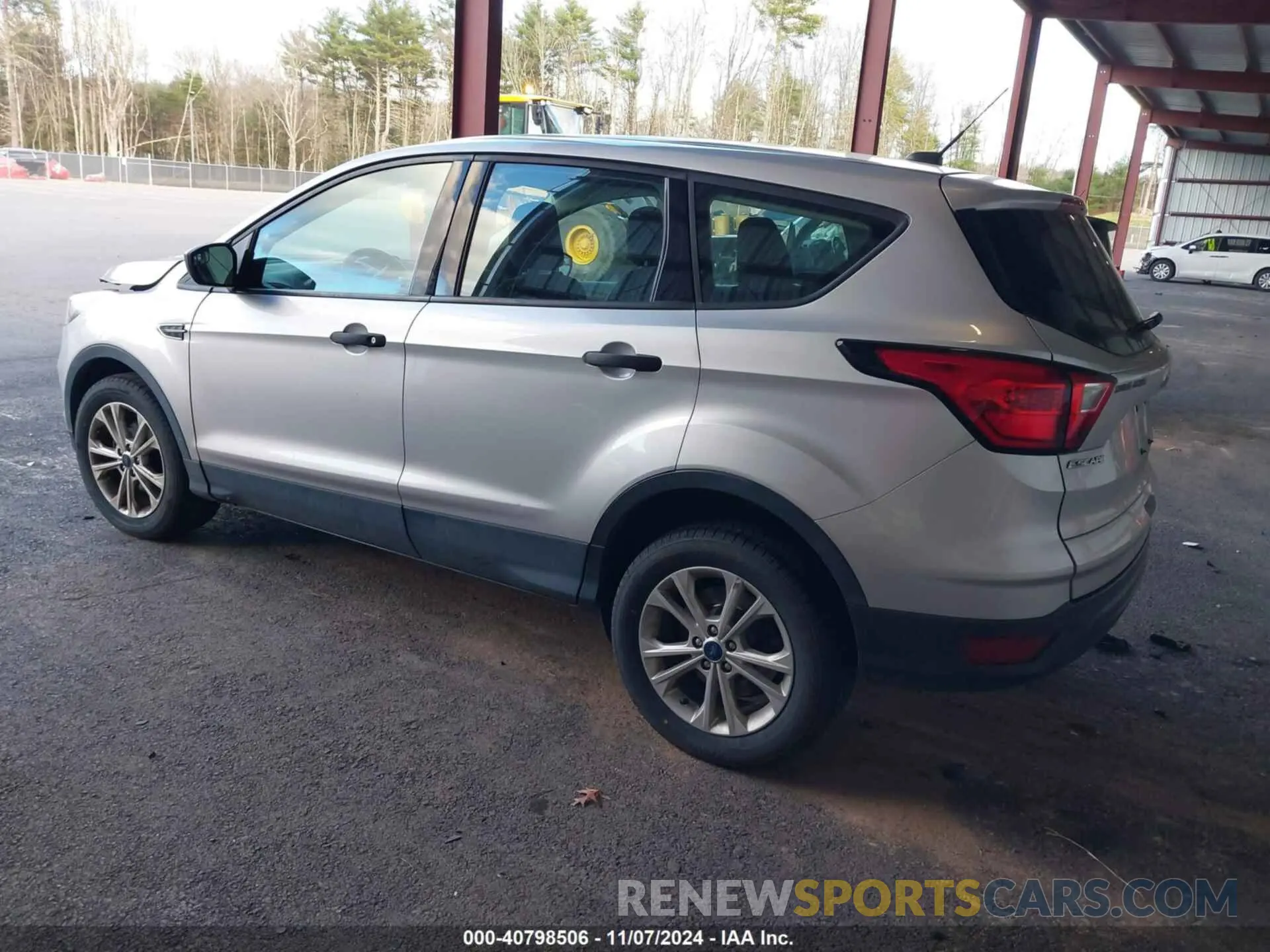 3 Photograph of a damaged car 1FMCU0F72KUB05801 FORD ESCAPE 2019