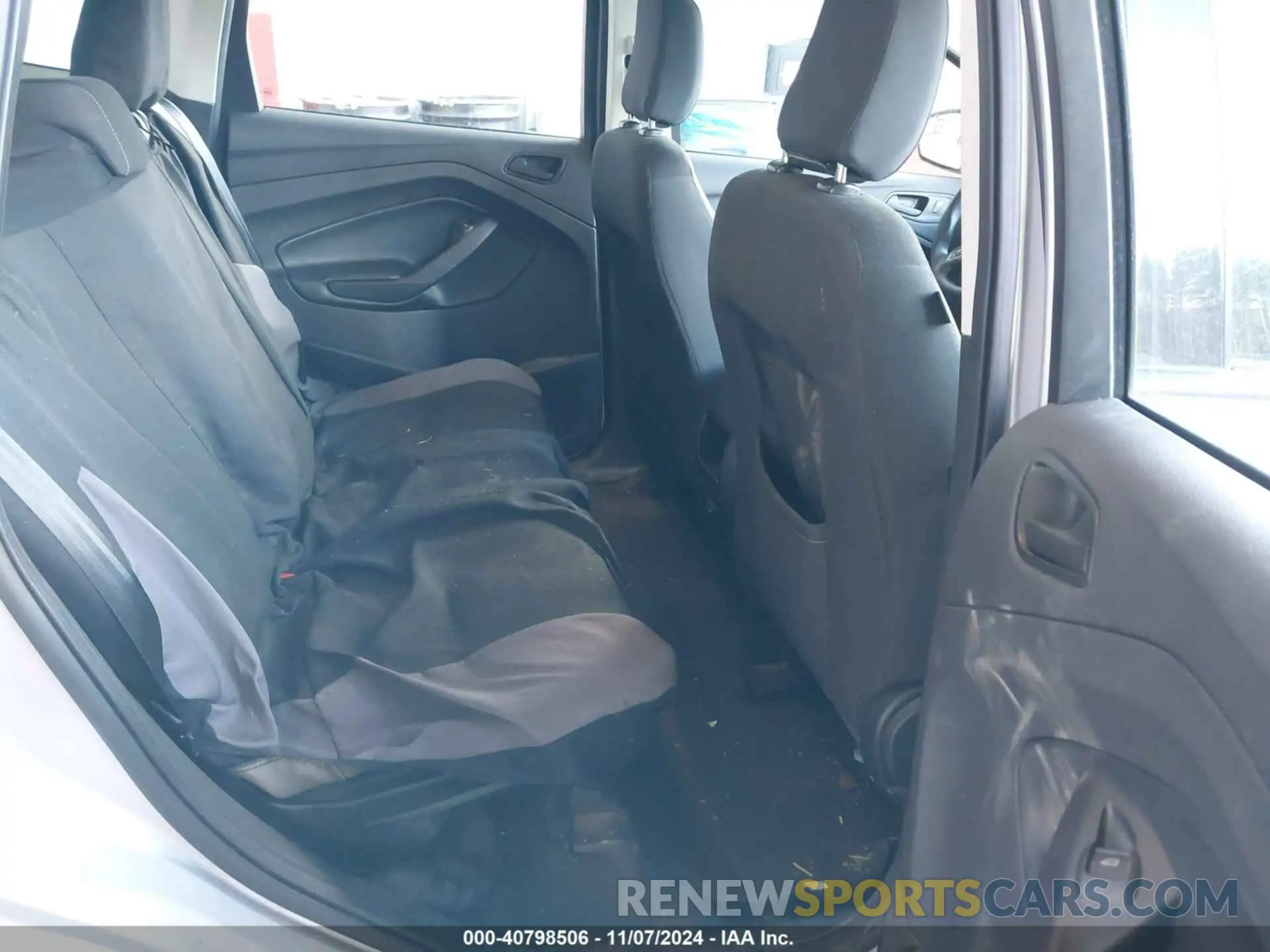 8 Photograph of a damaged car 1FMCU0F72KUB05801 FORD ESCAPE 2019