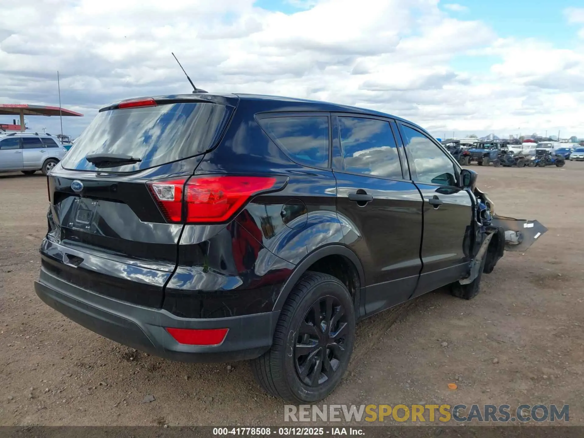 4 Photograph of a damaged car 1FMCU0F72KUC27784 FORD ESCAPE 2019