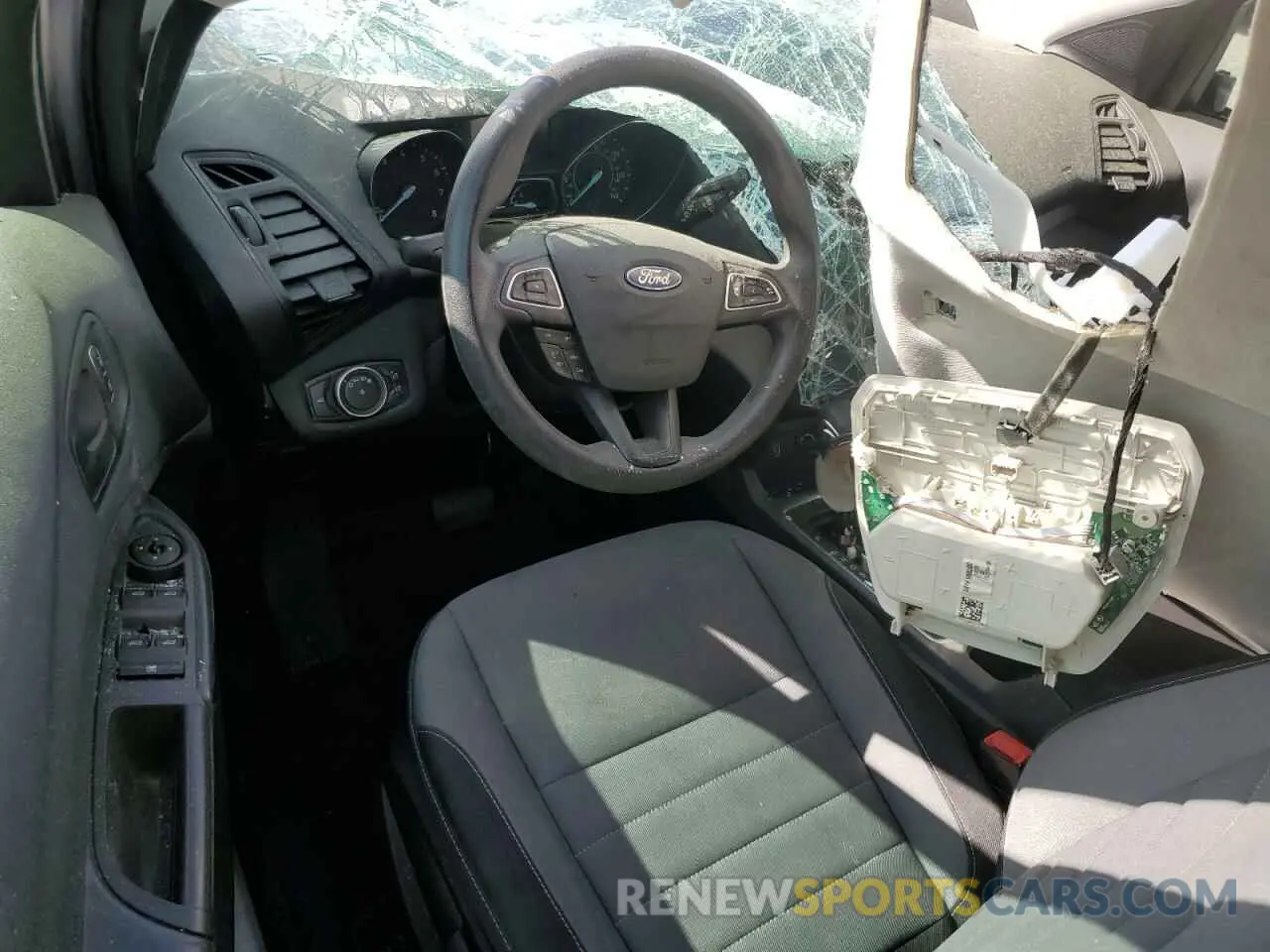 8 Photograph of a damaged car 1FMCU0F72KUC44942 FORD ESCAPE 2019