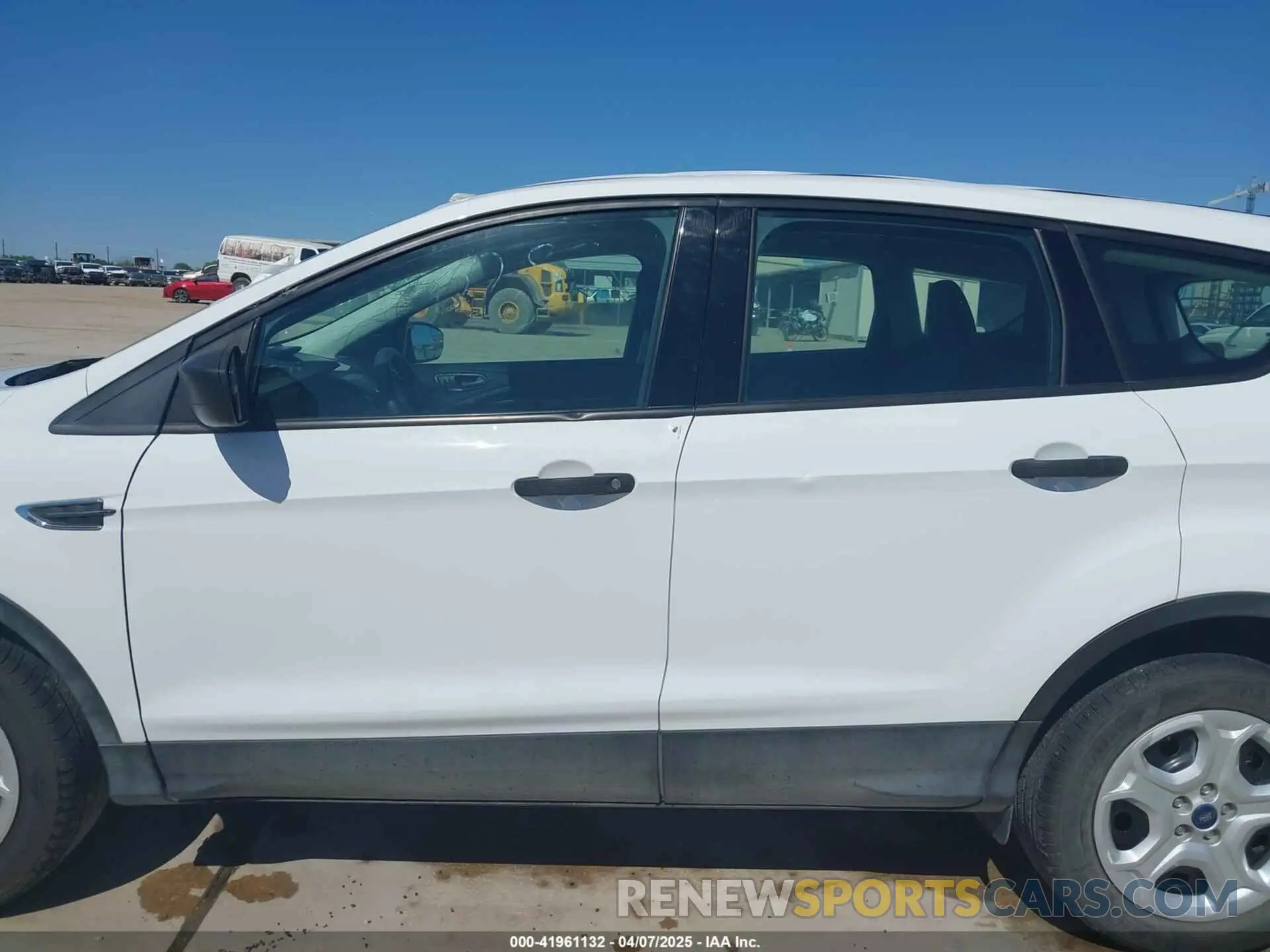 15 Photograph of a damaged car 1FMCU0F73KUB00462 FORD ESCAPE 2019