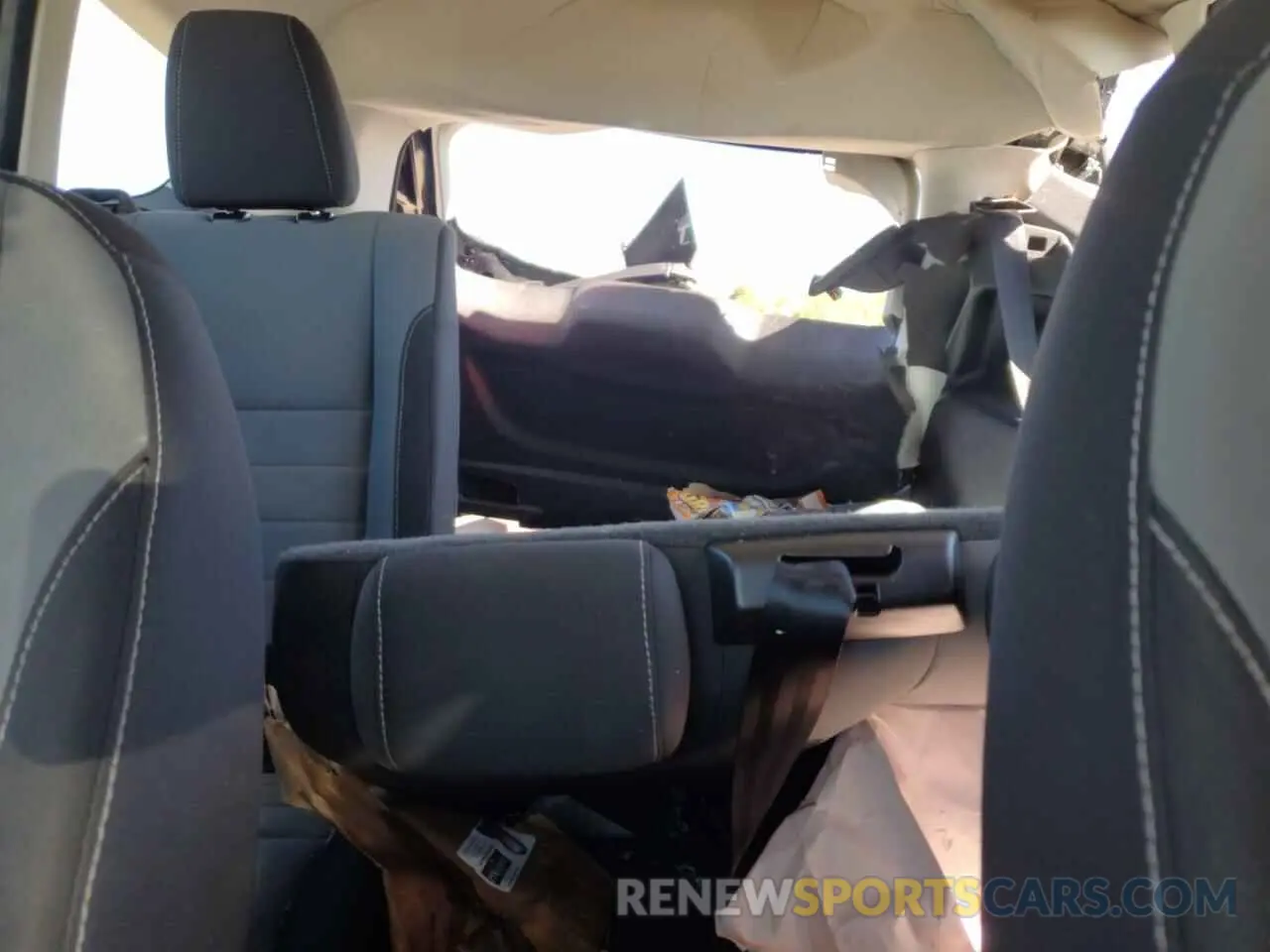 10 Photograph of a damaged car 1FMCU0F73KUB02986 FORD ESCAPE 2019