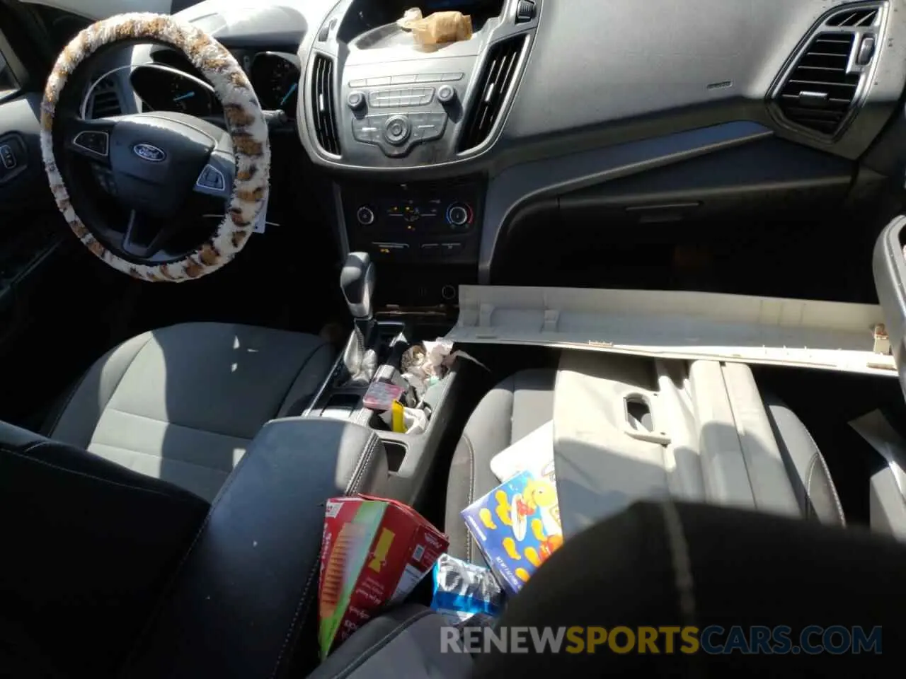 8 Photograph of a damaged car 1FMCU0F73KUB02986 FORD ESCAPE 2019