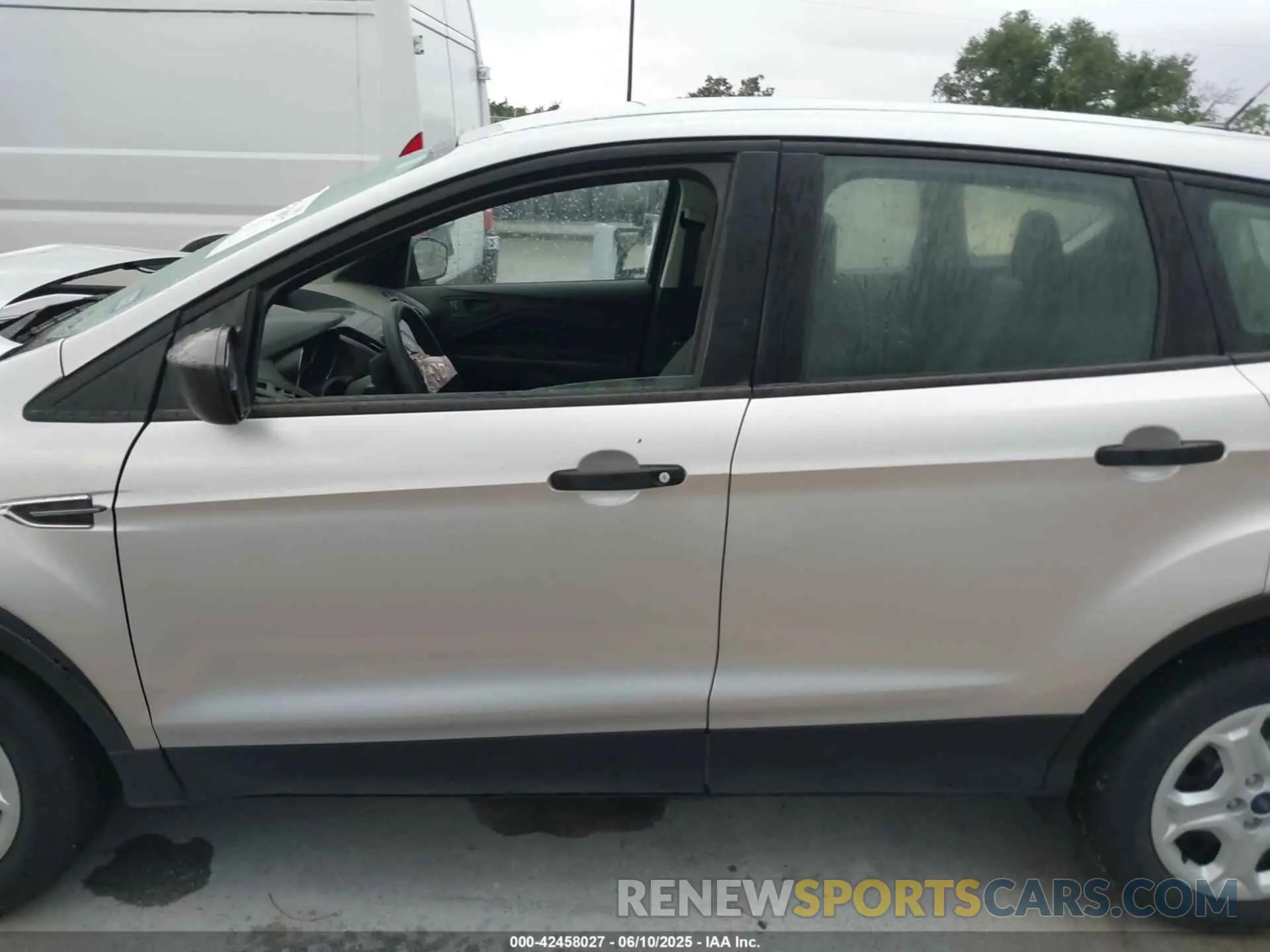 15 Photograph of a damaged car 1FMCU0F73KUB26236 FORD ESCAPE 2019