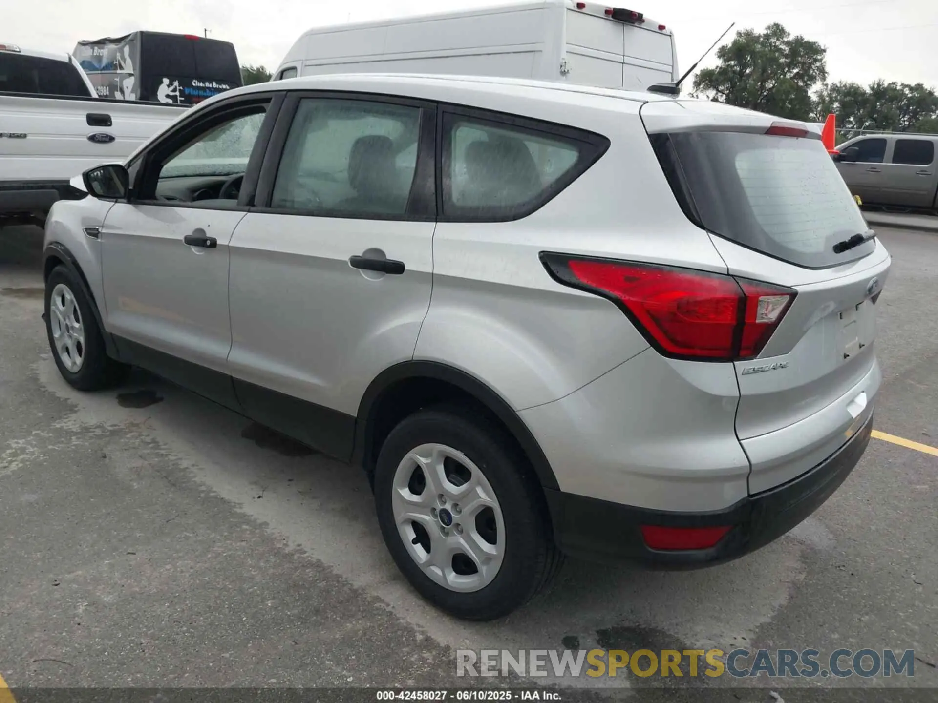 3 Photograph of a damaged car 1FMCU0F73KUB26236 FORD ESCAPE 2019